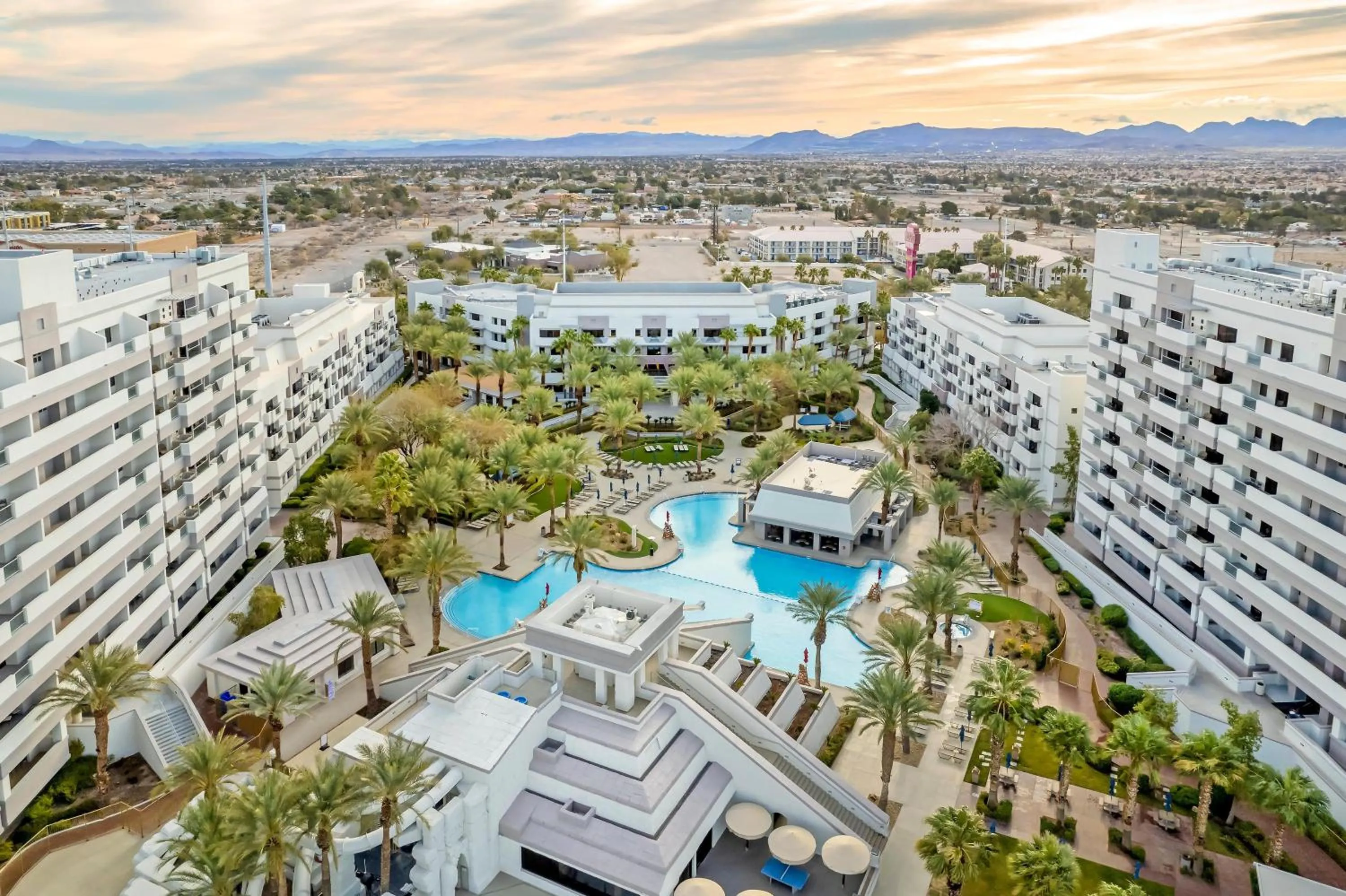 Pool view in Hilton Vacation Club Cancun Resort Las Vegas