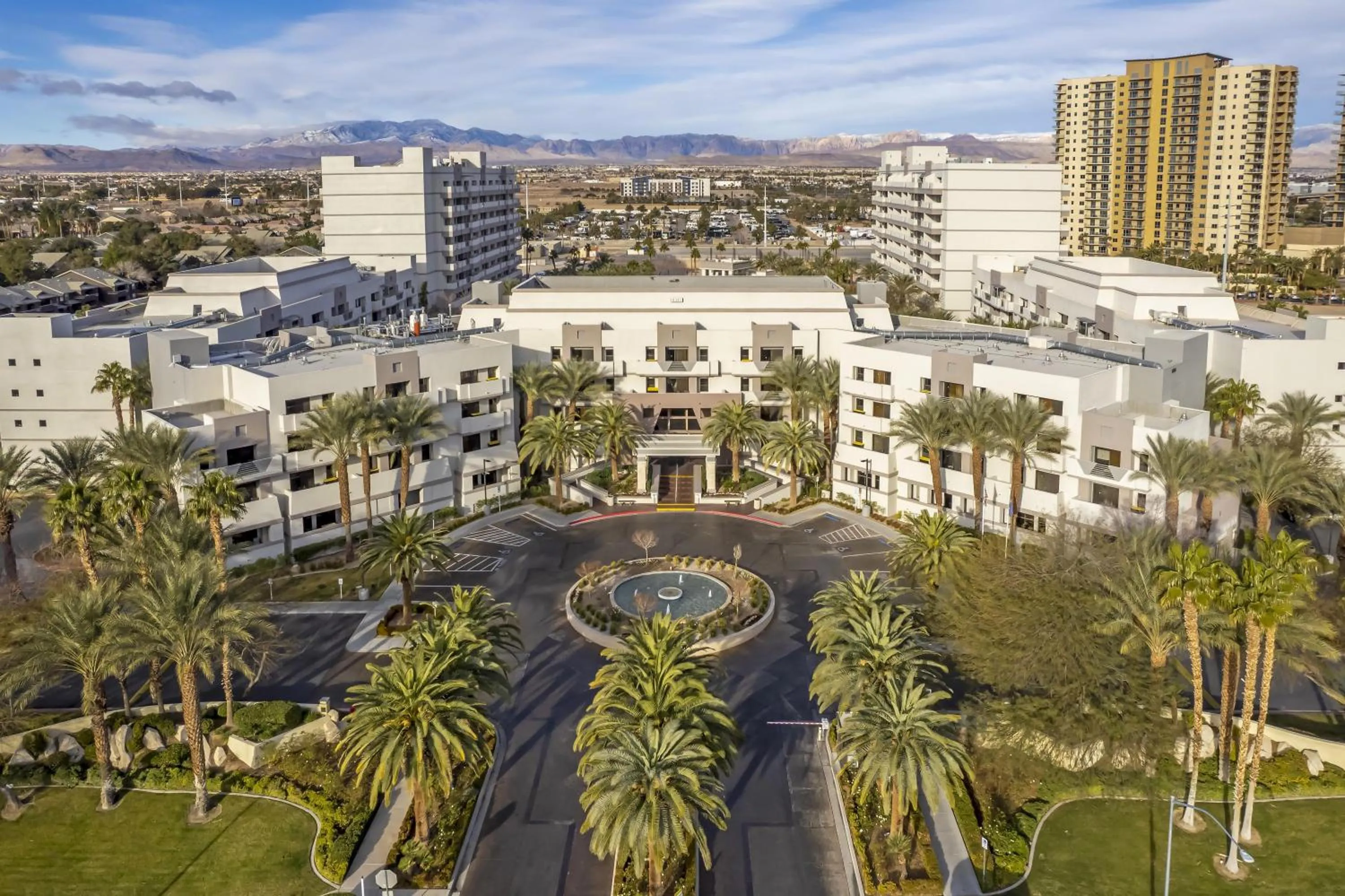 Property building in Hilton Vacation Club Cancun Resort Las Vegas