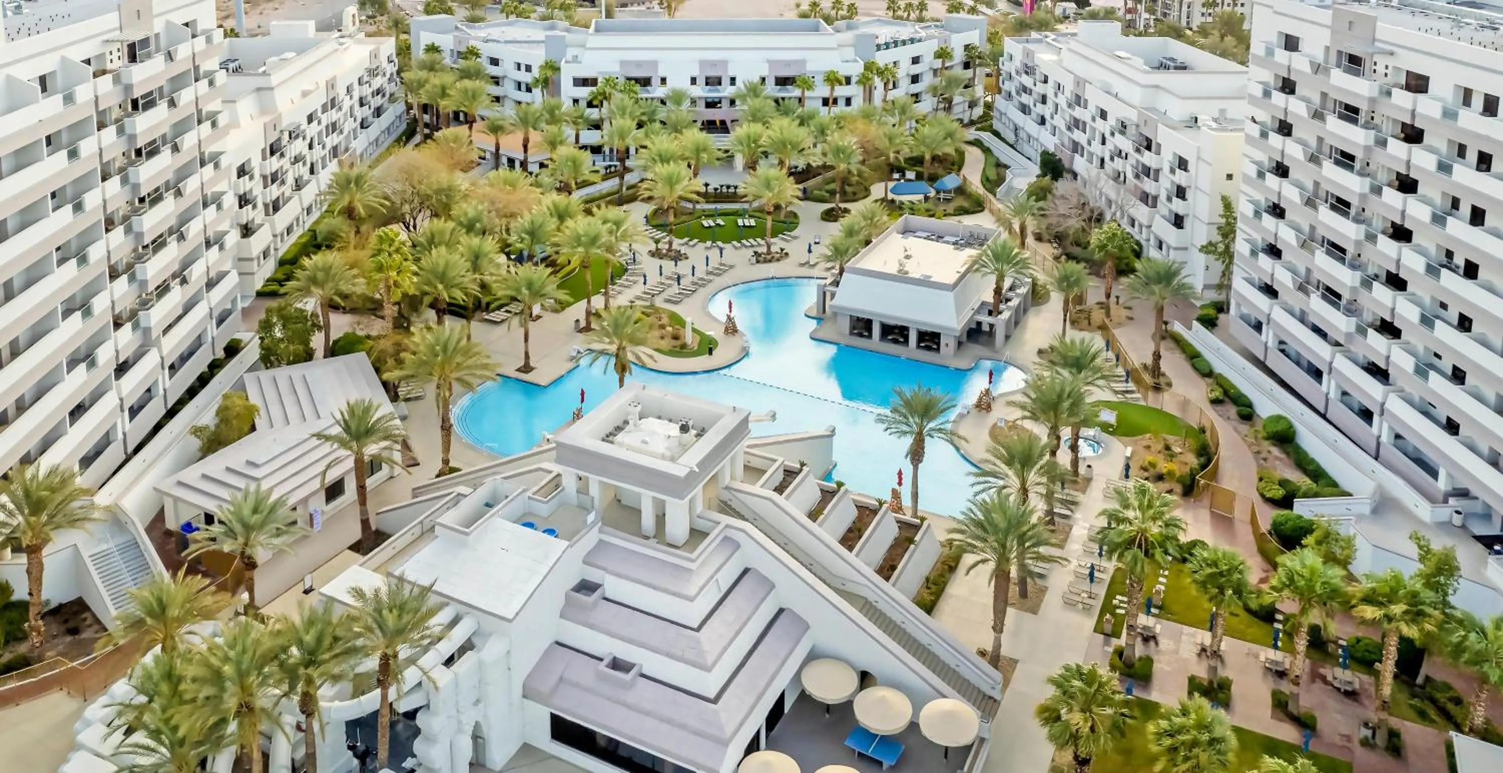 Pool view in Hilton Vacation Club Cancun Resort Las Vegas