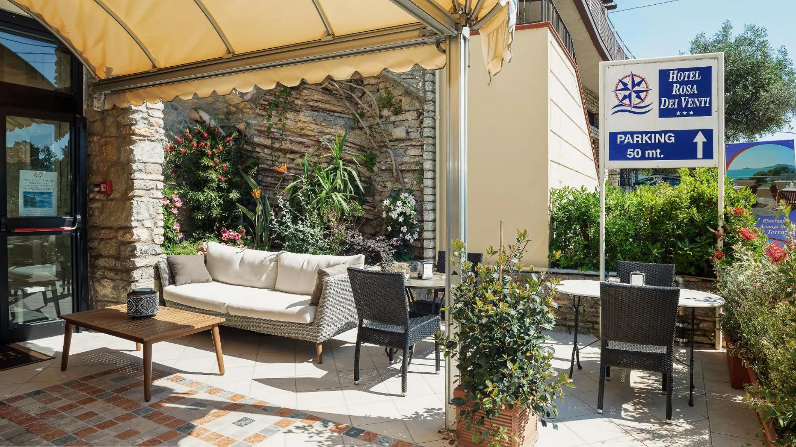 Property building in Hotel Rosa Dei Venti