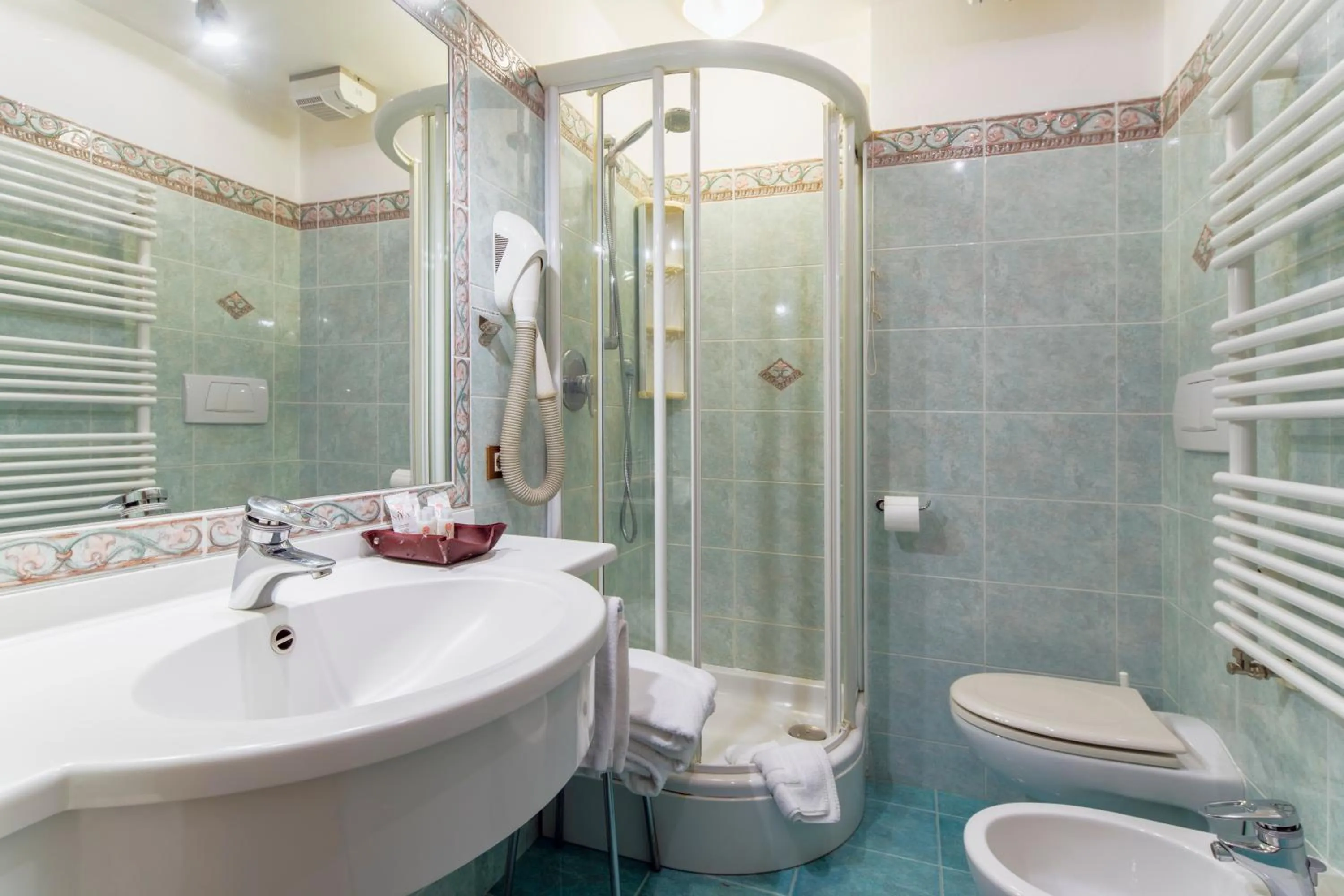 Shower in Barisetti Sport Hotel