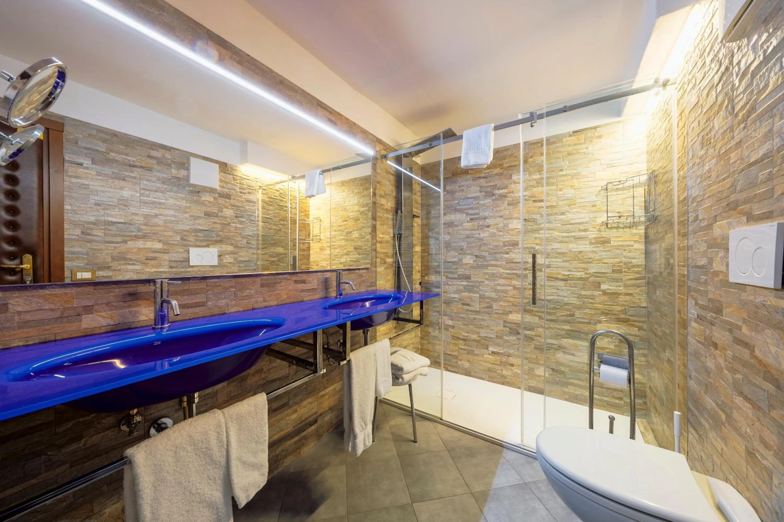 Shower in Barisetti Sport Hotel