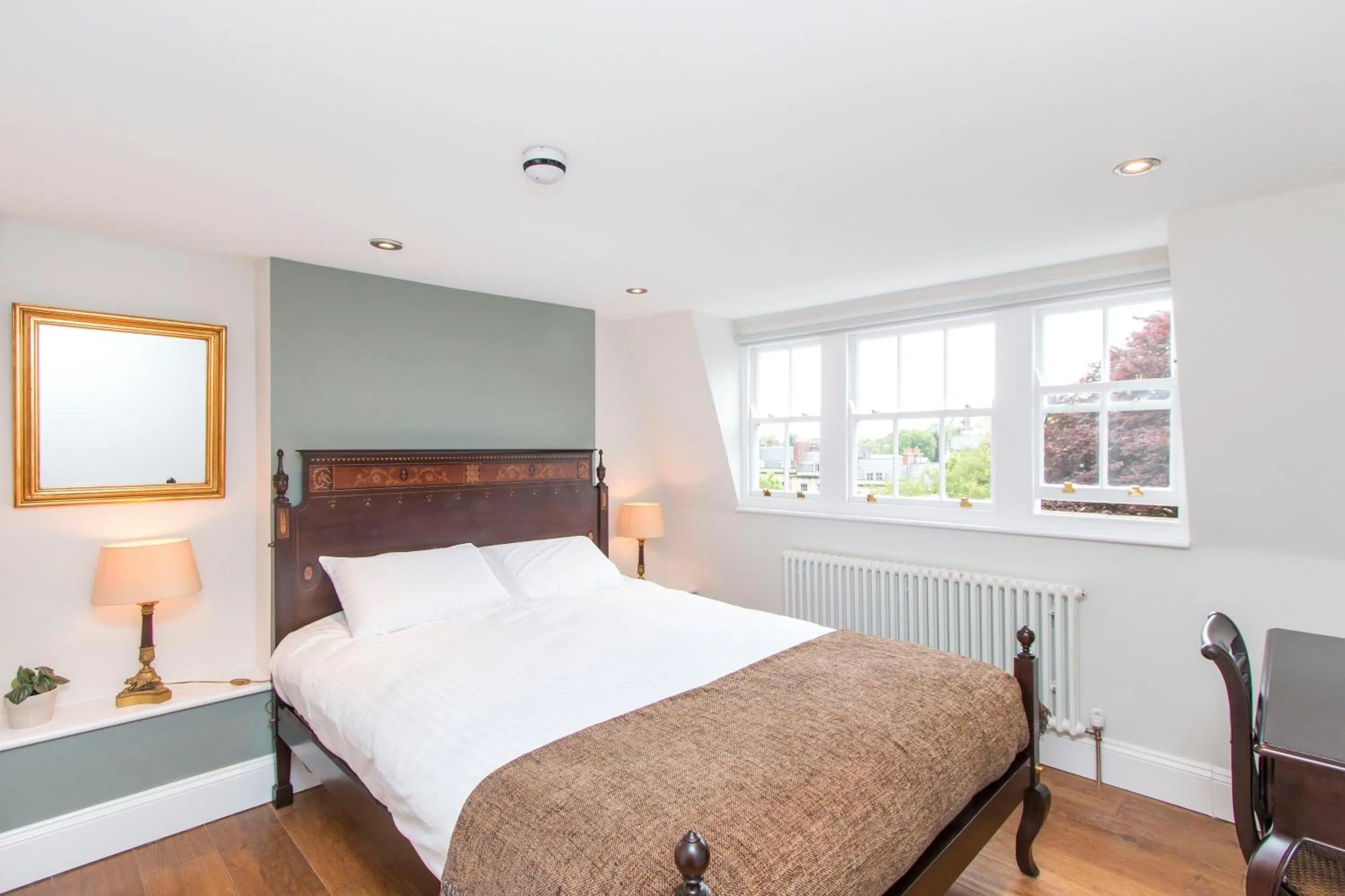 Bed in 3 Berkeley Square Guesthouse