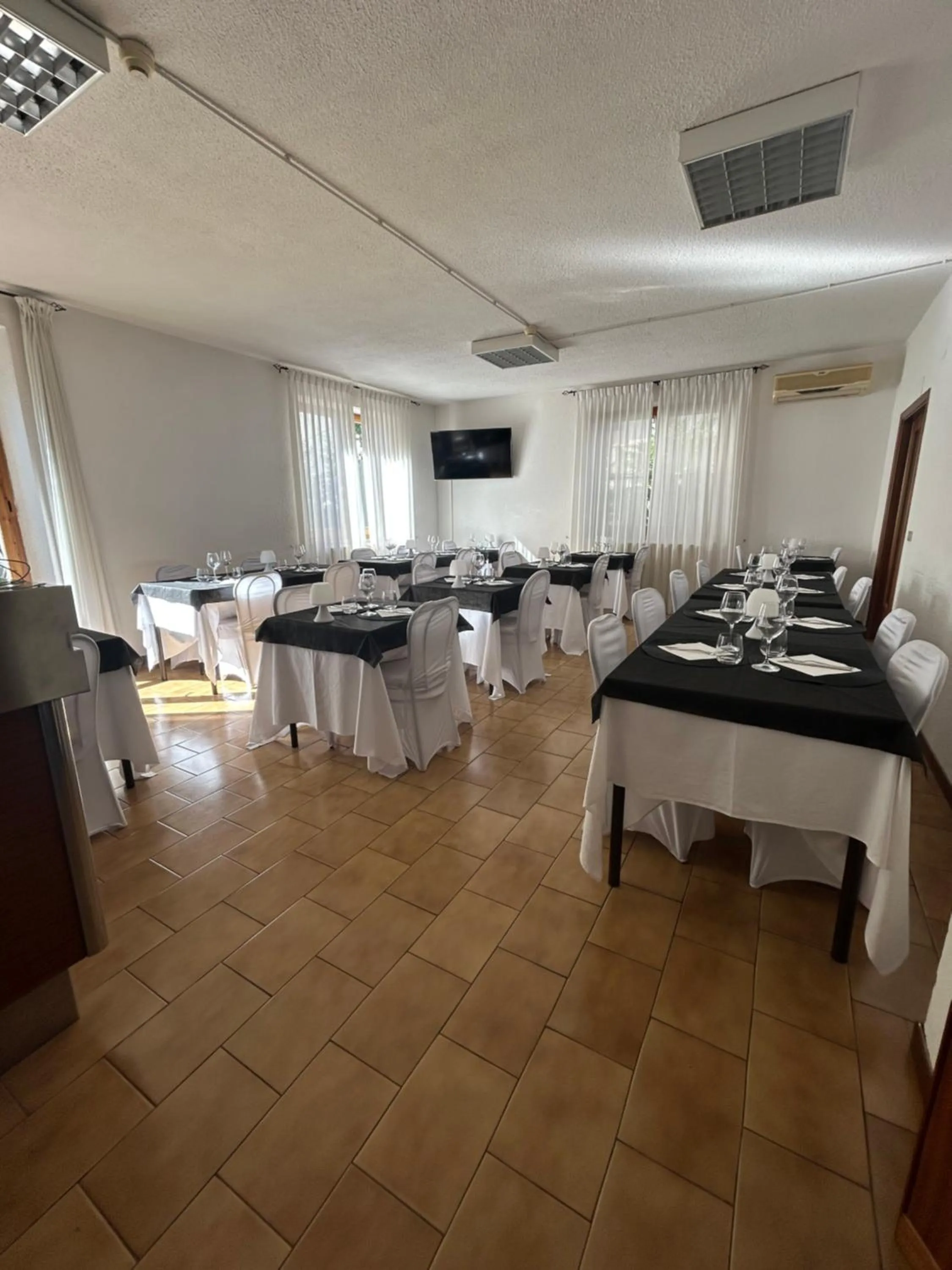 Restaurant/places to eat in Hotel Belvedere