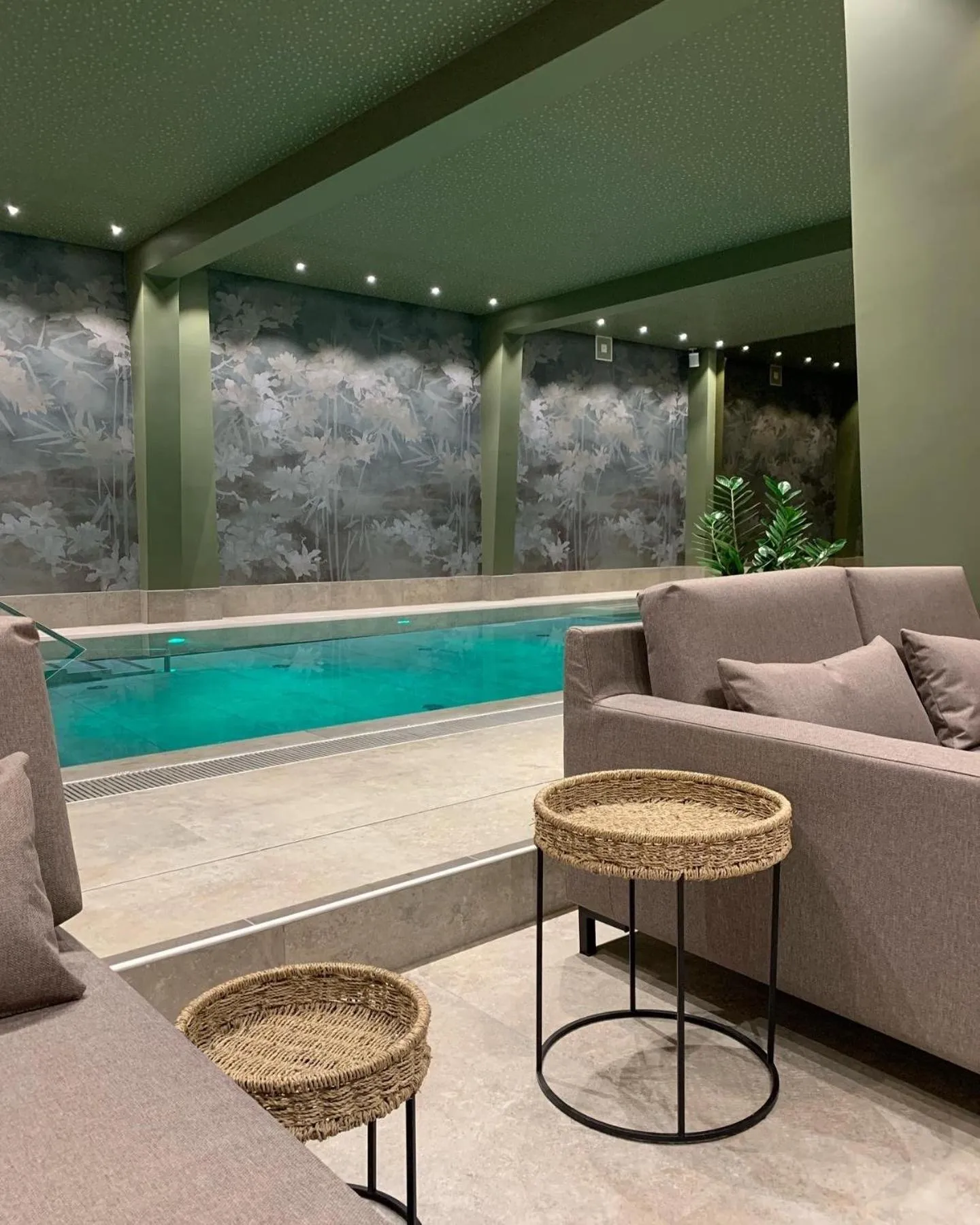 Swimming pool in Hotel Streklhof