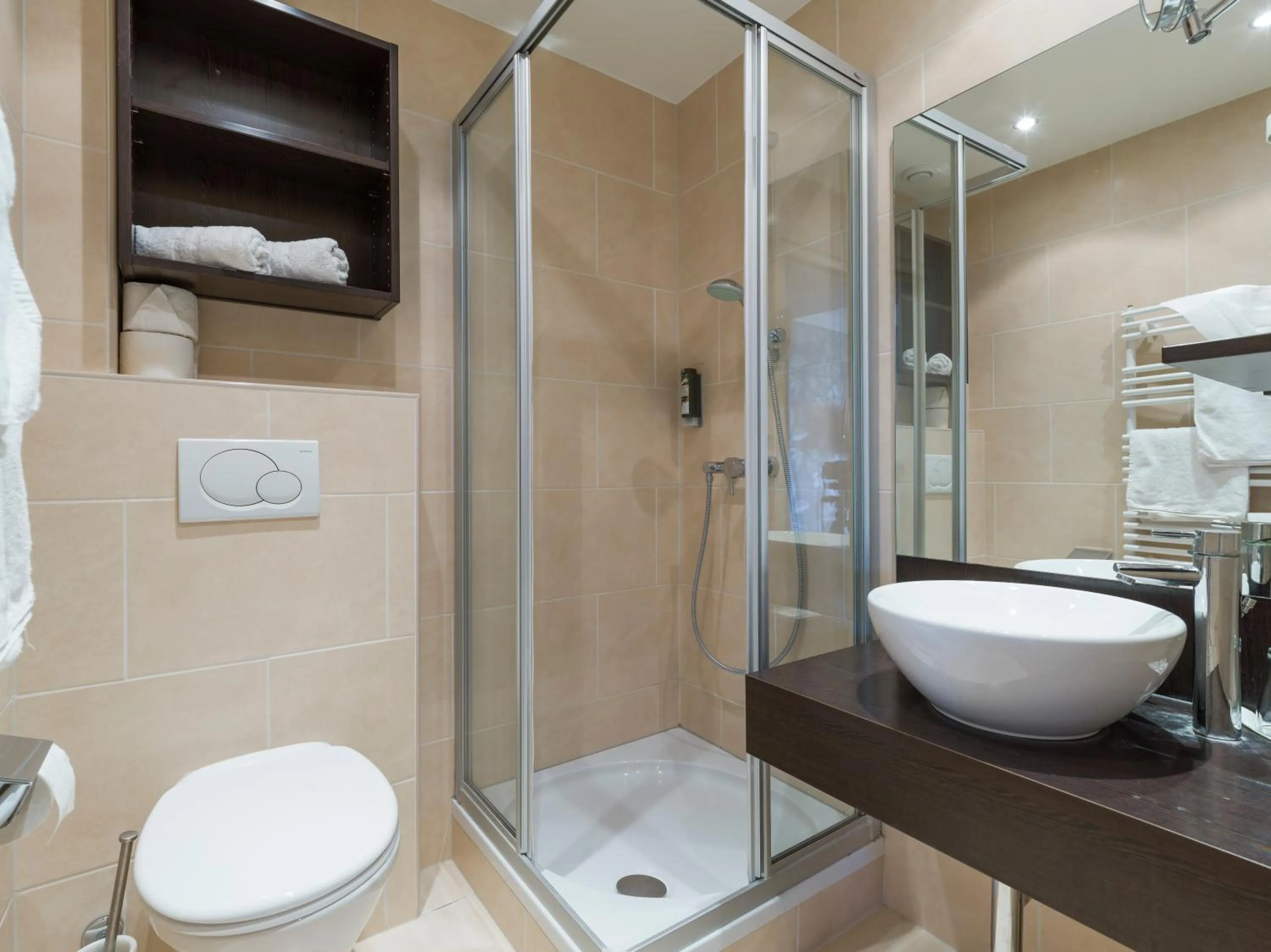 Toilet in Hotel Streklhof