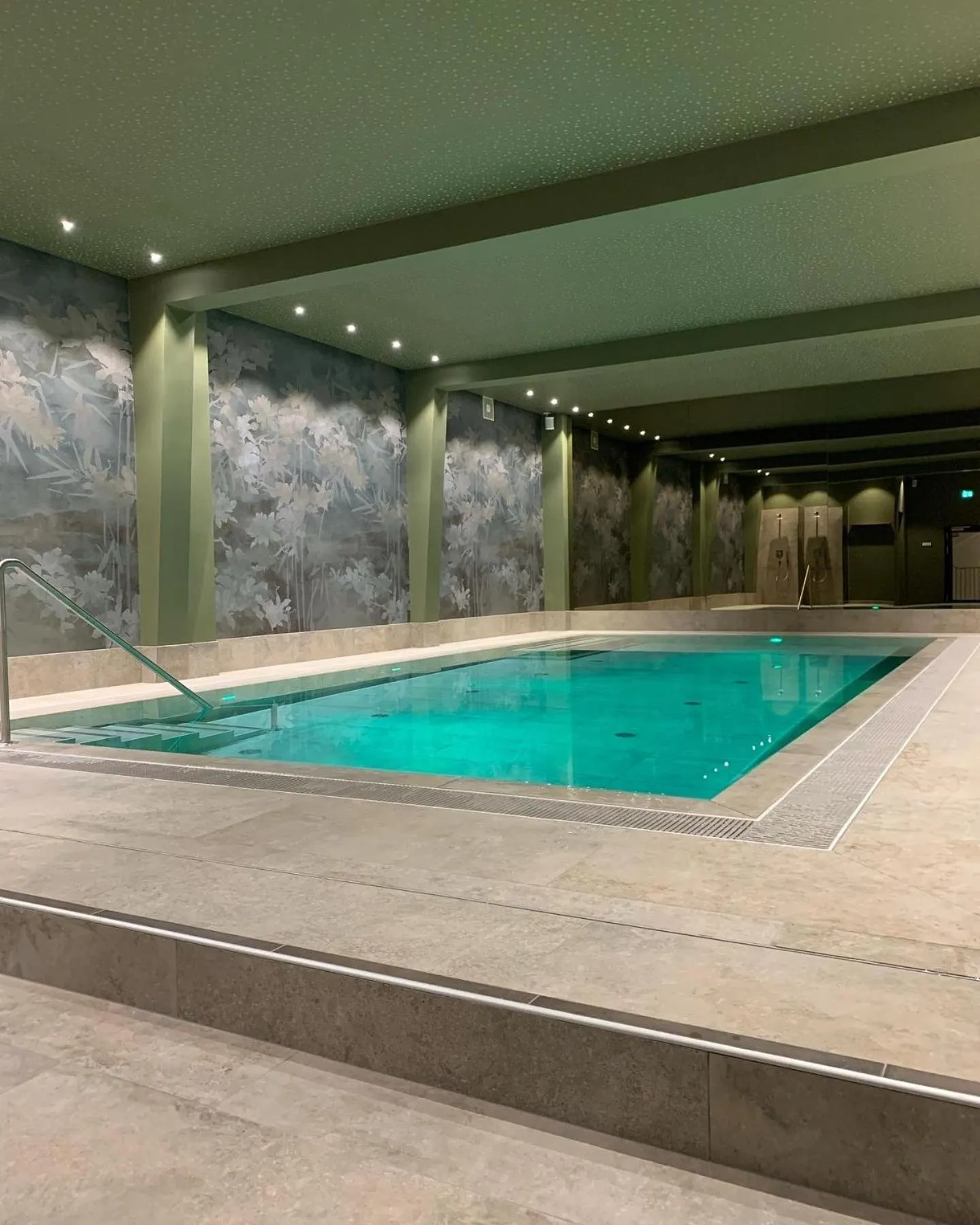 Swimming pool in Hotel Streklhof