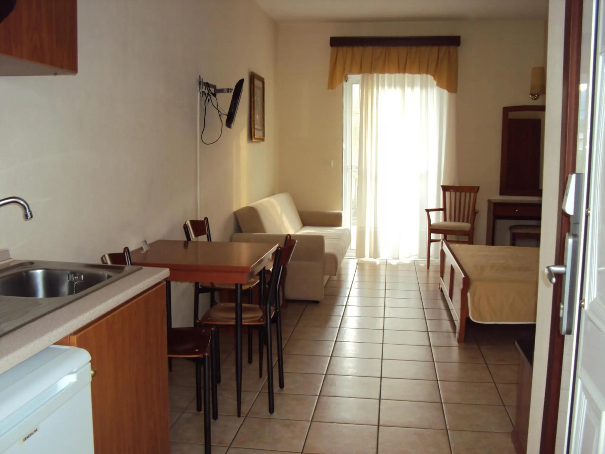 Photo of the whole room in Amalia