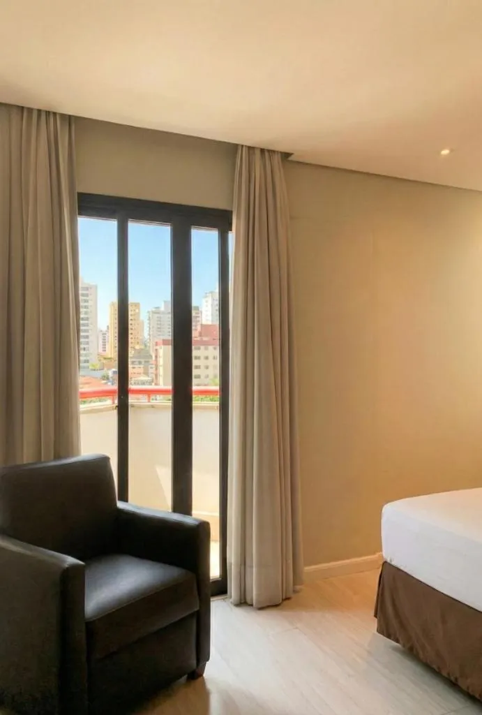 Seating area, Bed in Bienal Suítes