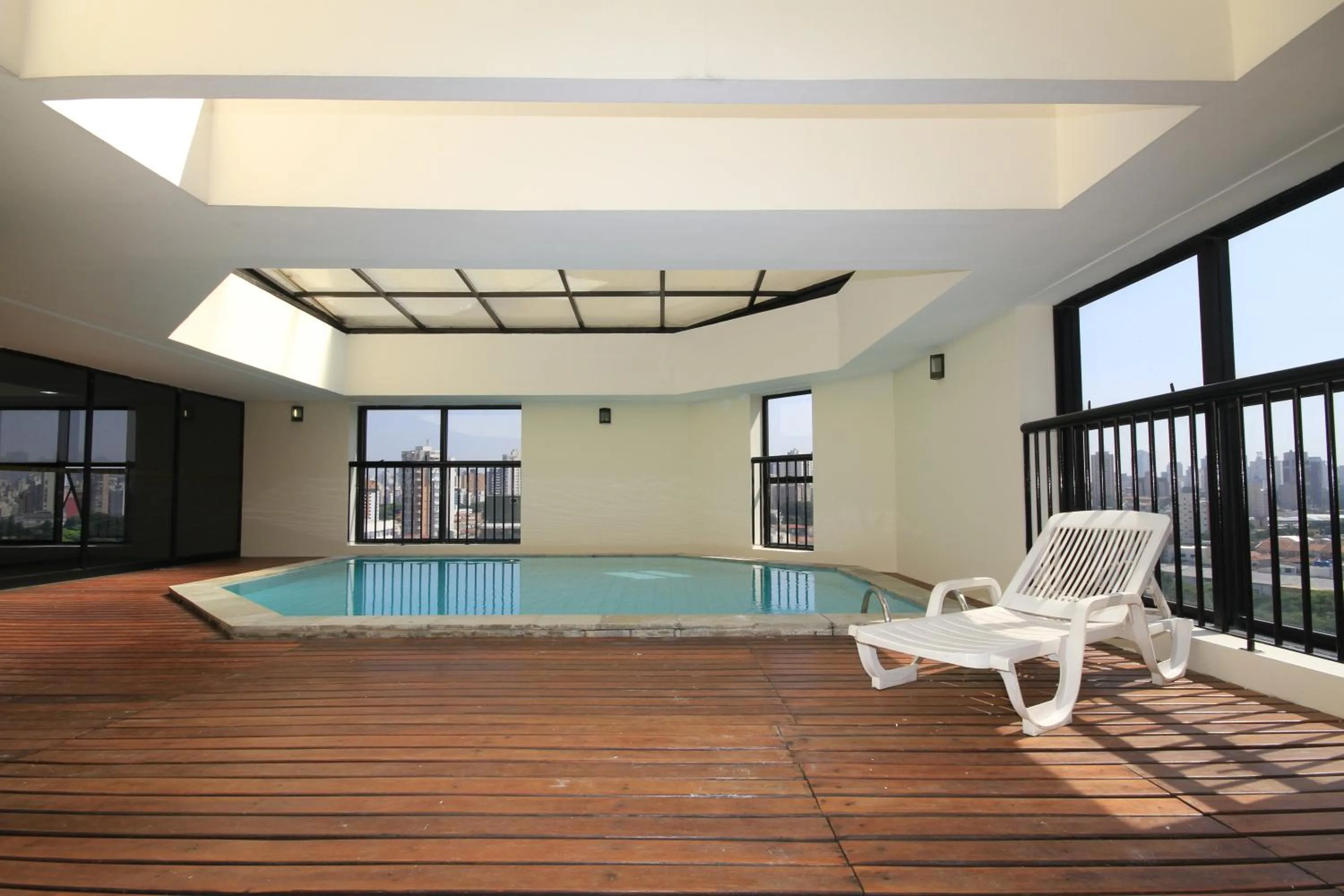 Swimming pool in Bienal Suítes