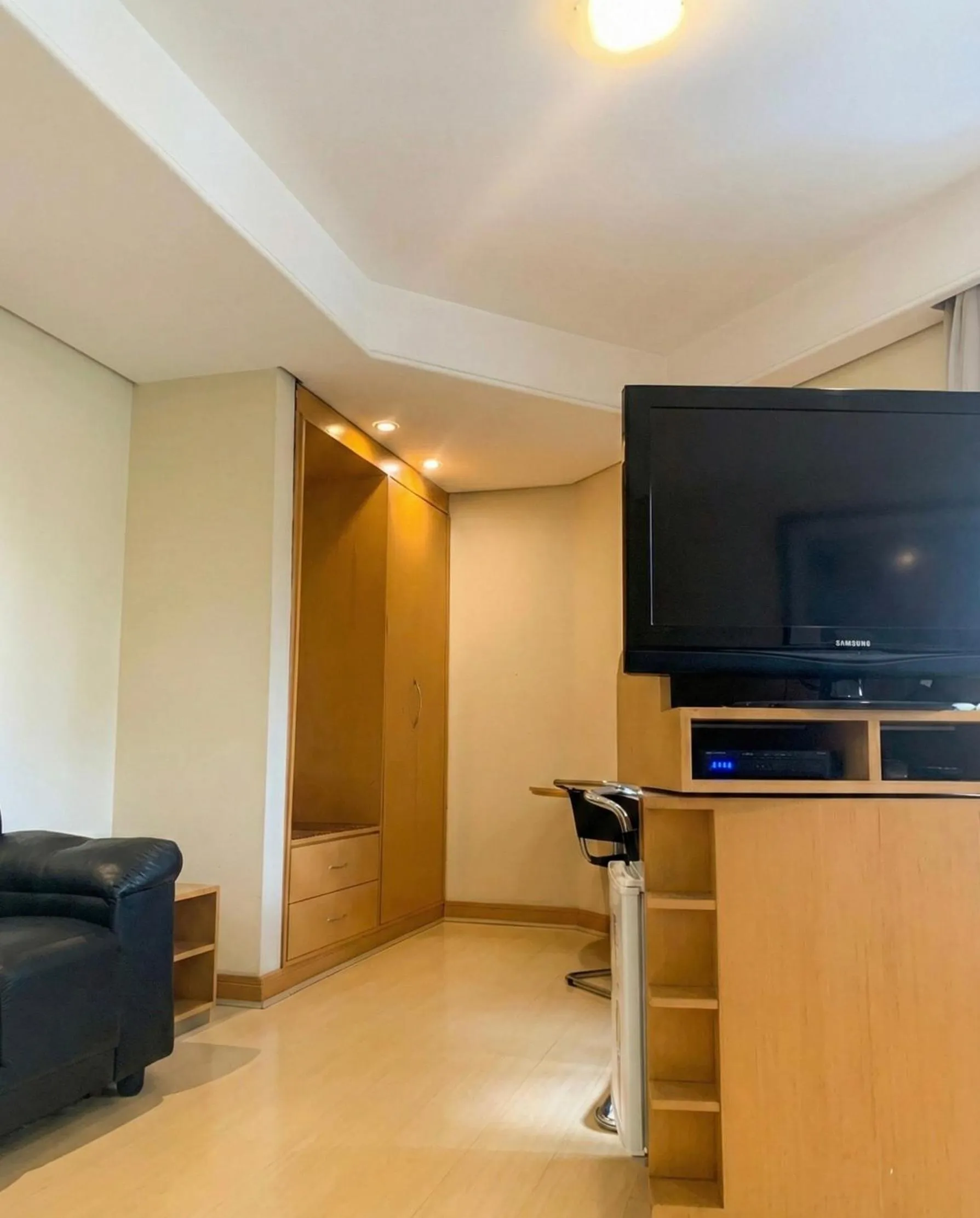 Communal lounge/ TV room in Bienal Suítes