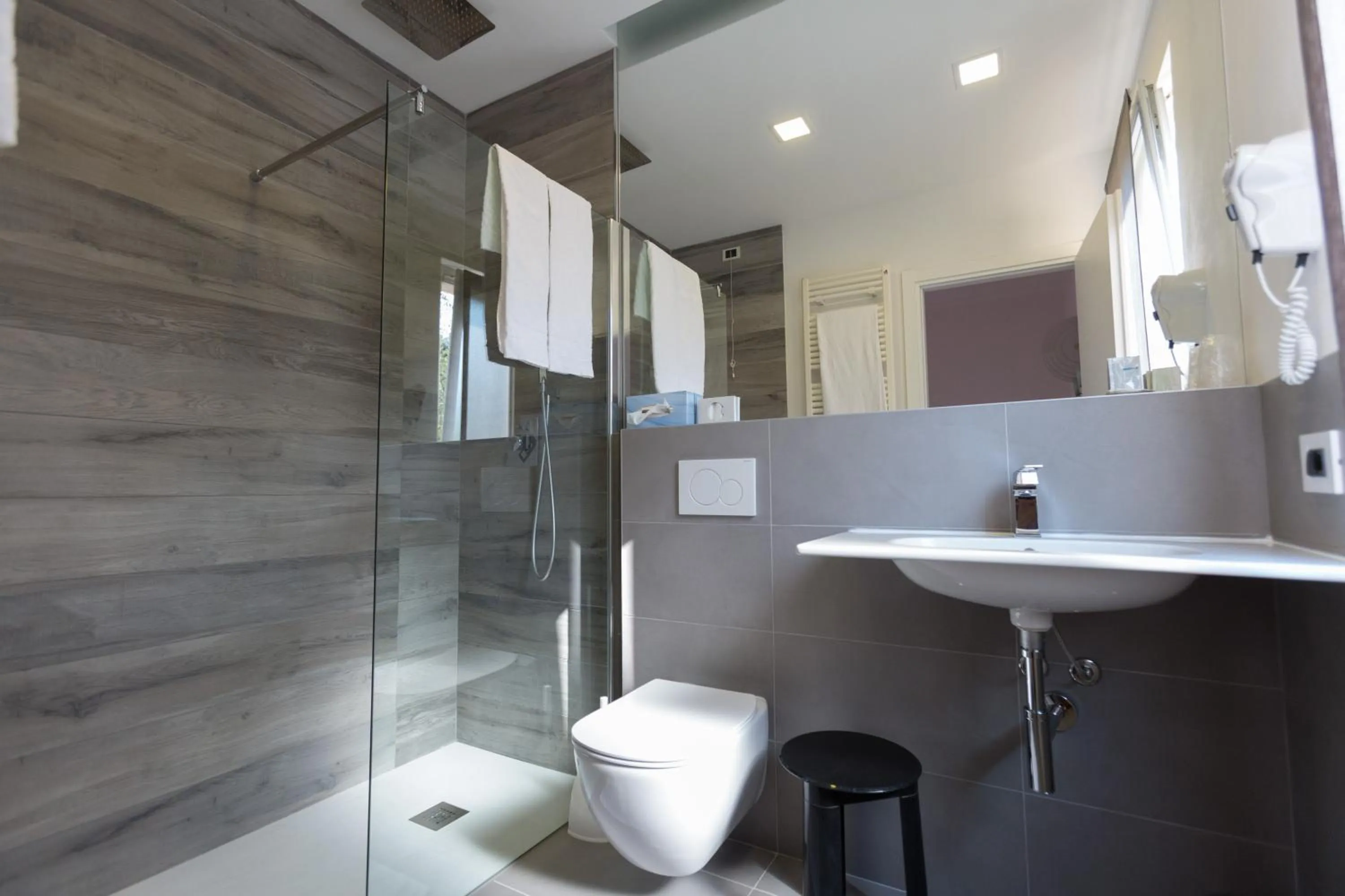 Shower in Hotel Al Caval