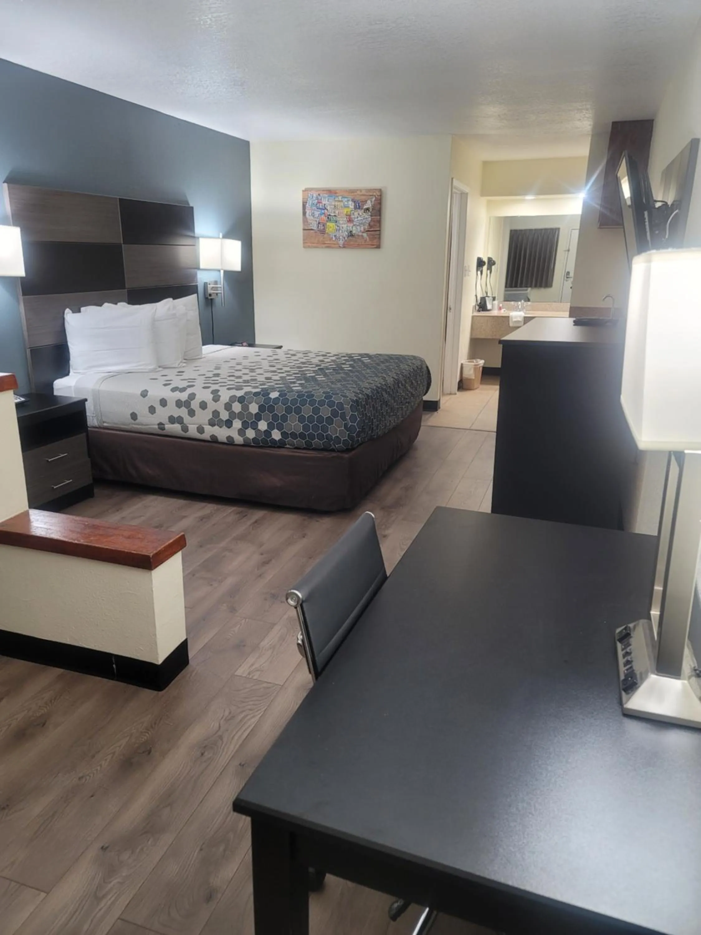 Bed in Econo Lodge Inn & Suites Downtown San Antonio Riverwalk Area