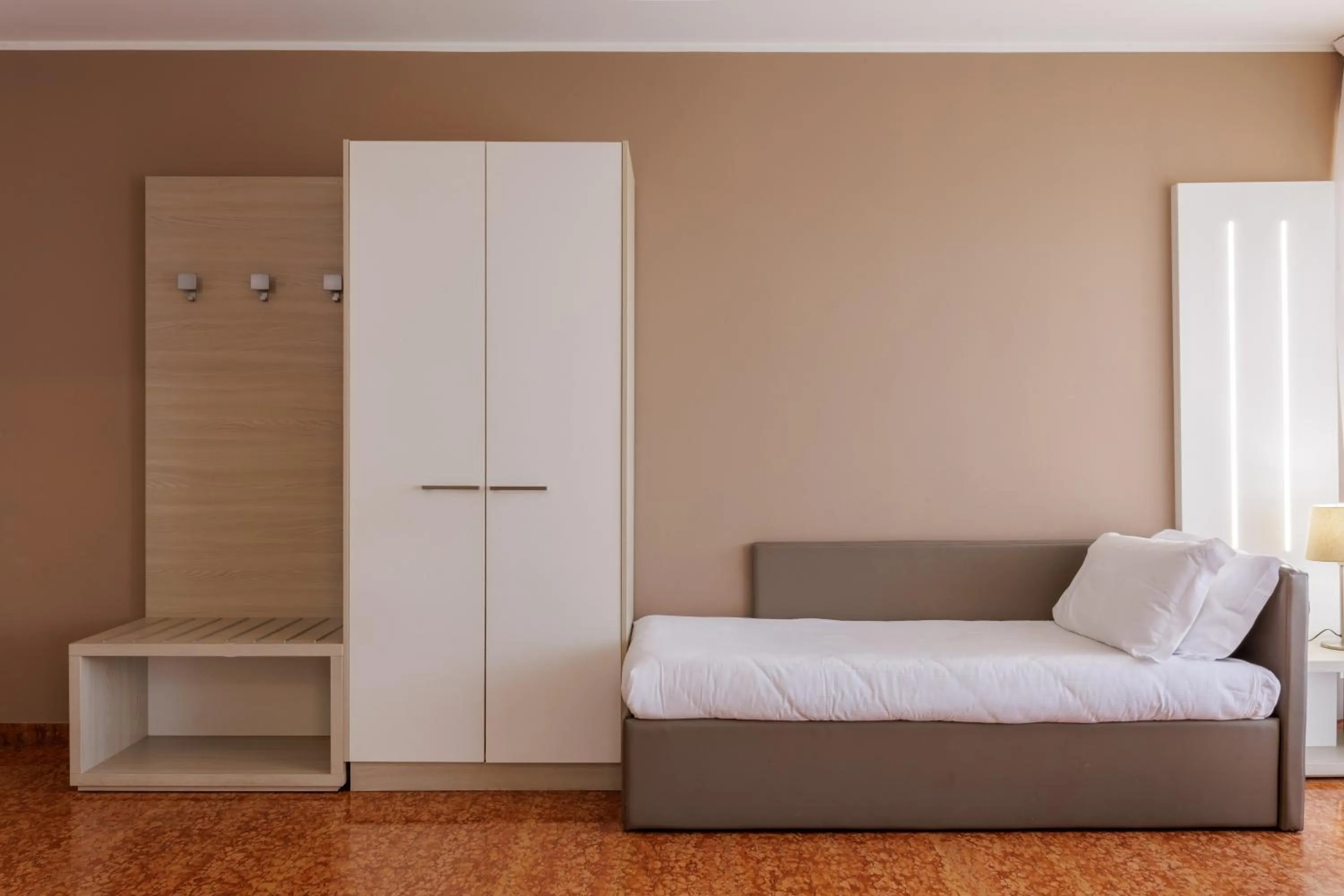 Photo of the whole room, Bed in Residence all'Adige