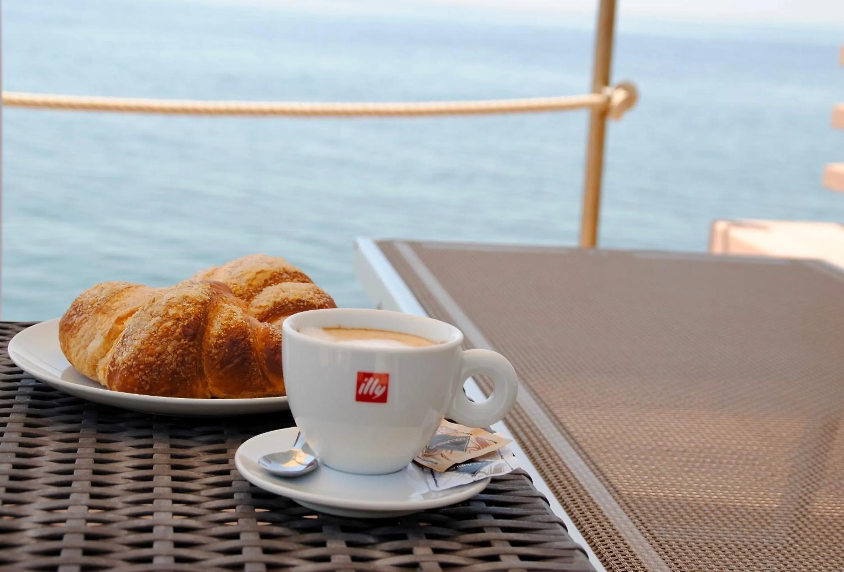 Restaurant/places to eat in Tre Merli Beach Hotel