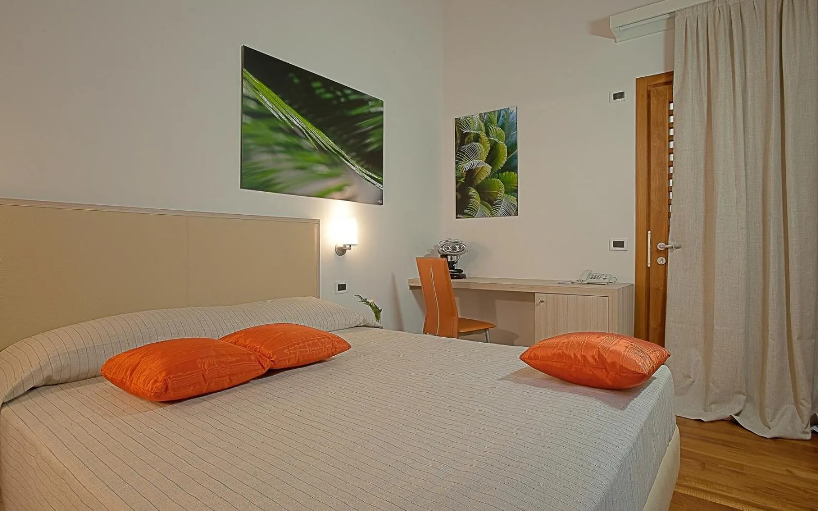 Bed in Tre Merli Beach Hotel
