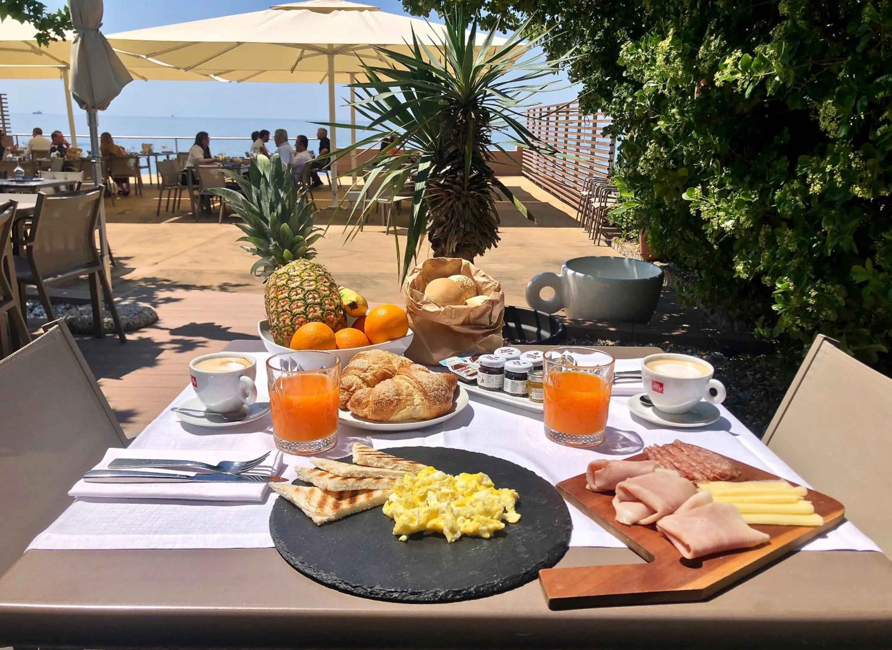 Restaurant/places to eat in Tre Merli Beach Hotel