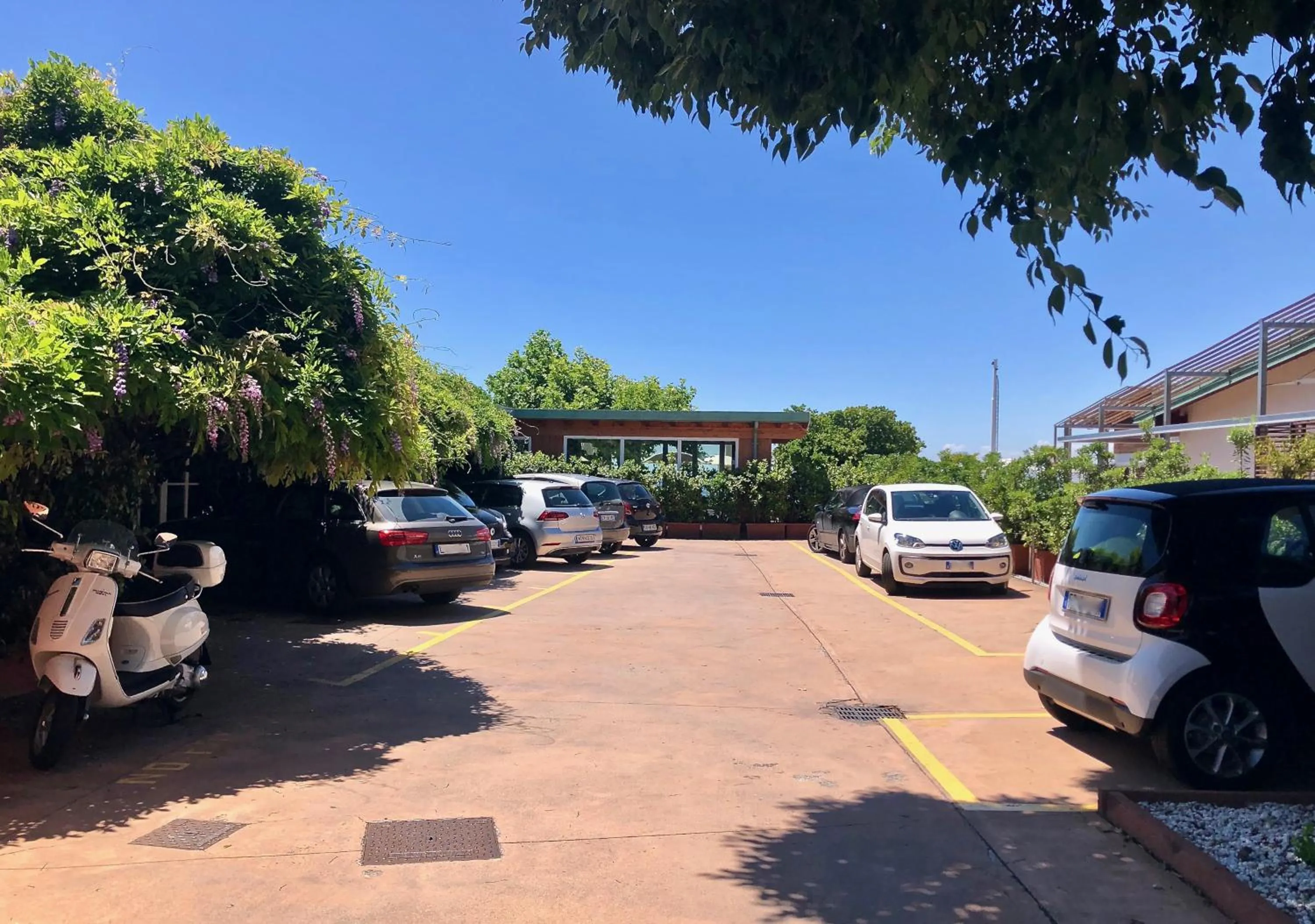 Parking in Tre Merli Beach Hotel