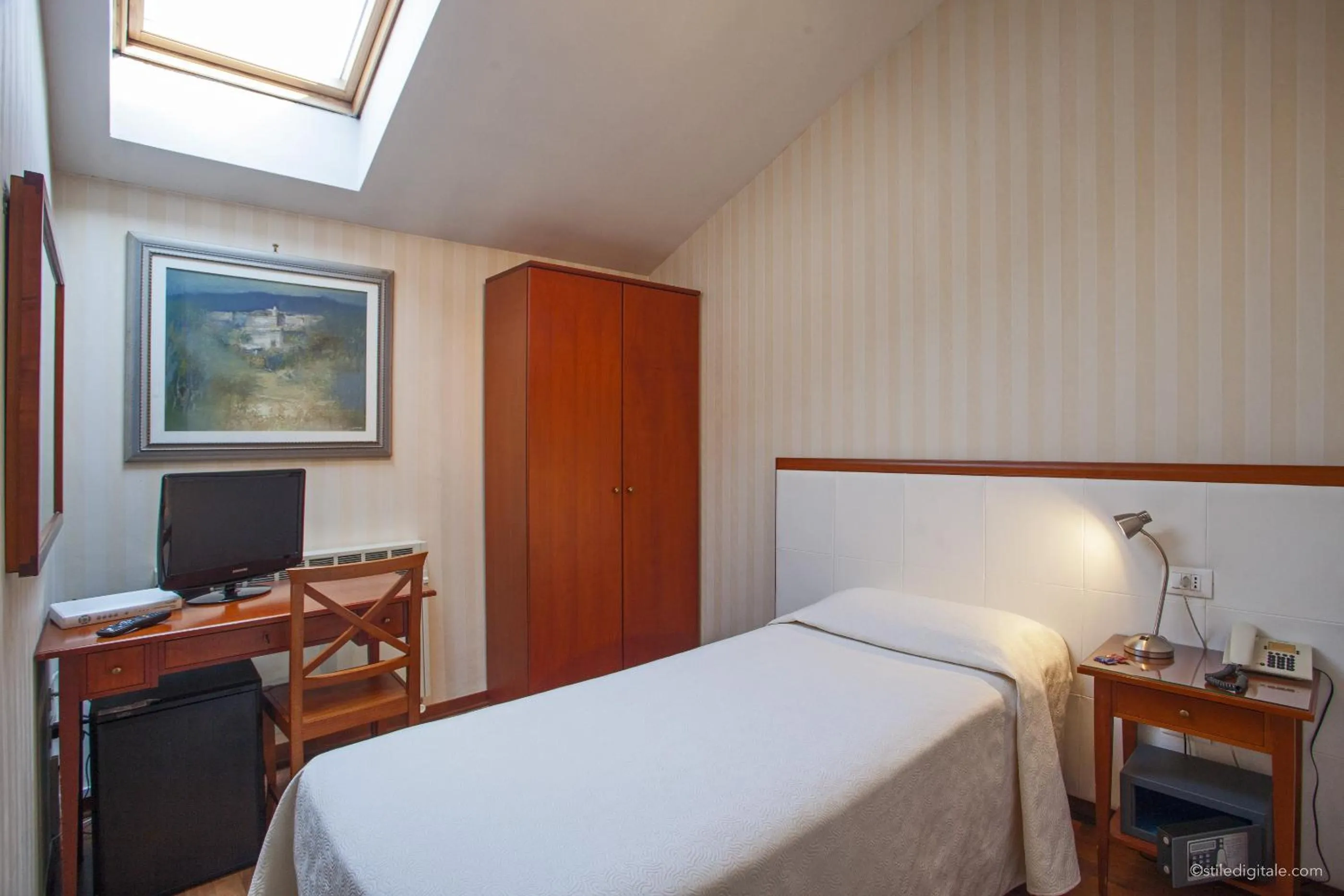 Photo of the whole room, Bed in Hotel Blumen Collection by GSA Hotels