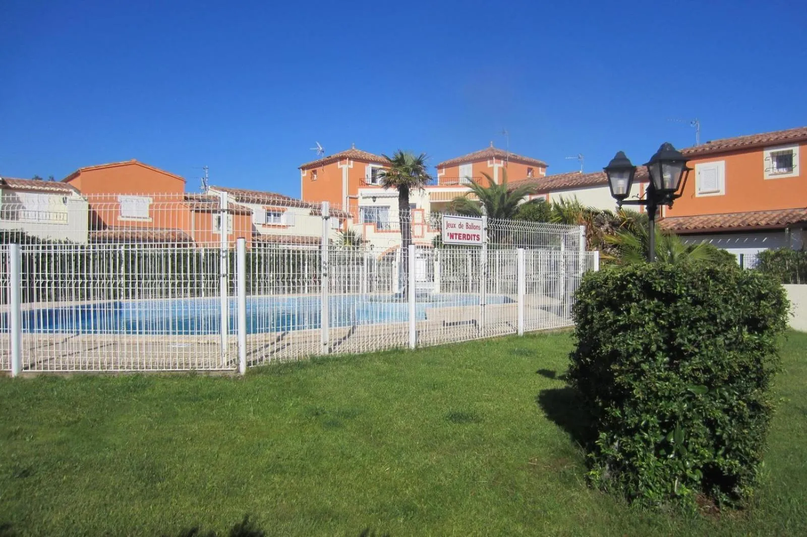 Property building in Les Andalouses