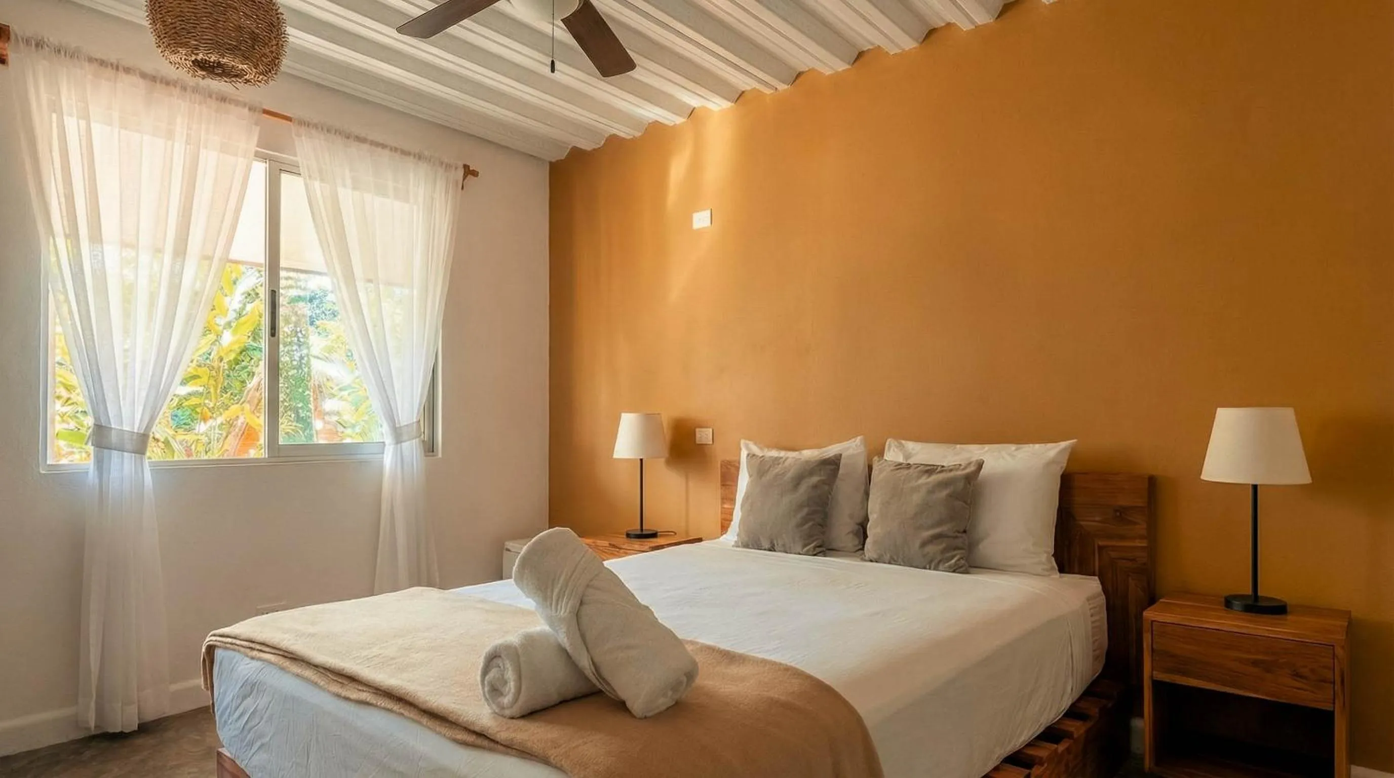 Bedroom, Bed in Viajero La Fortuna Hostel