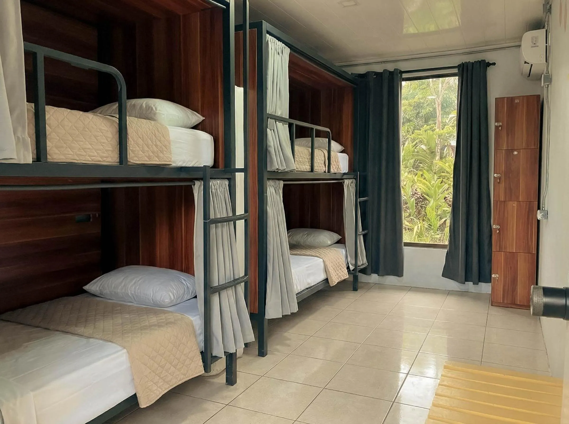 Bedroom, Bed in Viajero La Fortuna Hostel