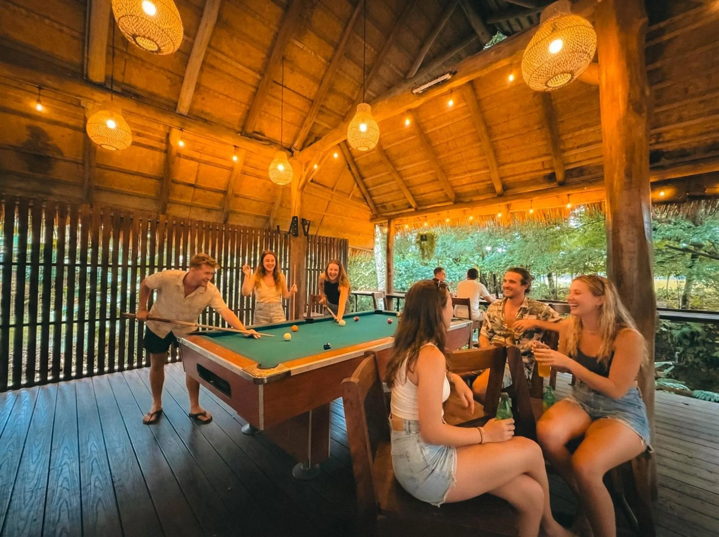 Billiard in Viajero La Fortuna Hostel