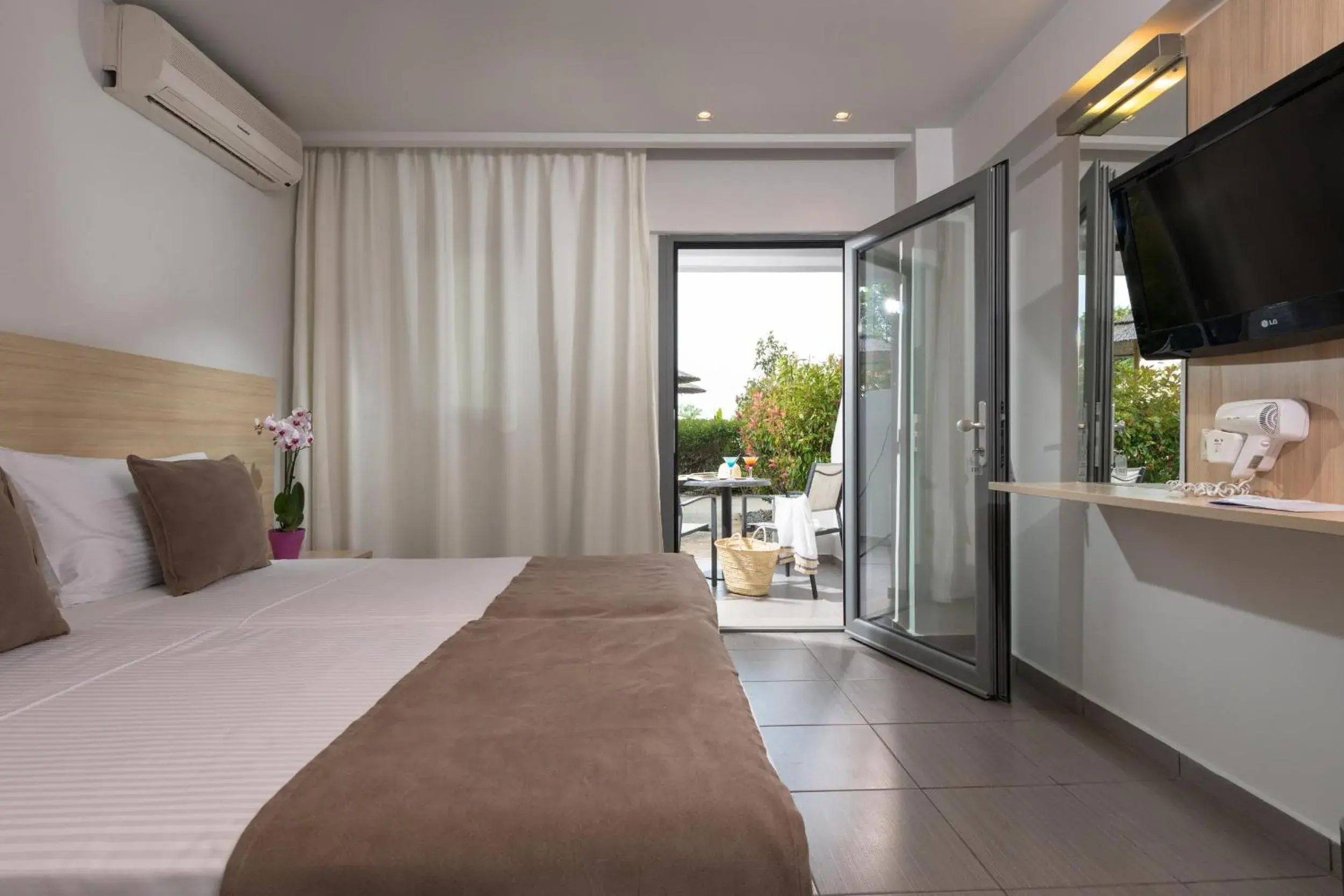 Twin Room with Garden View - Ground Floor in Princess Golden Beach Hotel Twin Room with Garden View - Ground Floor in Princess Golden Beach Hotel