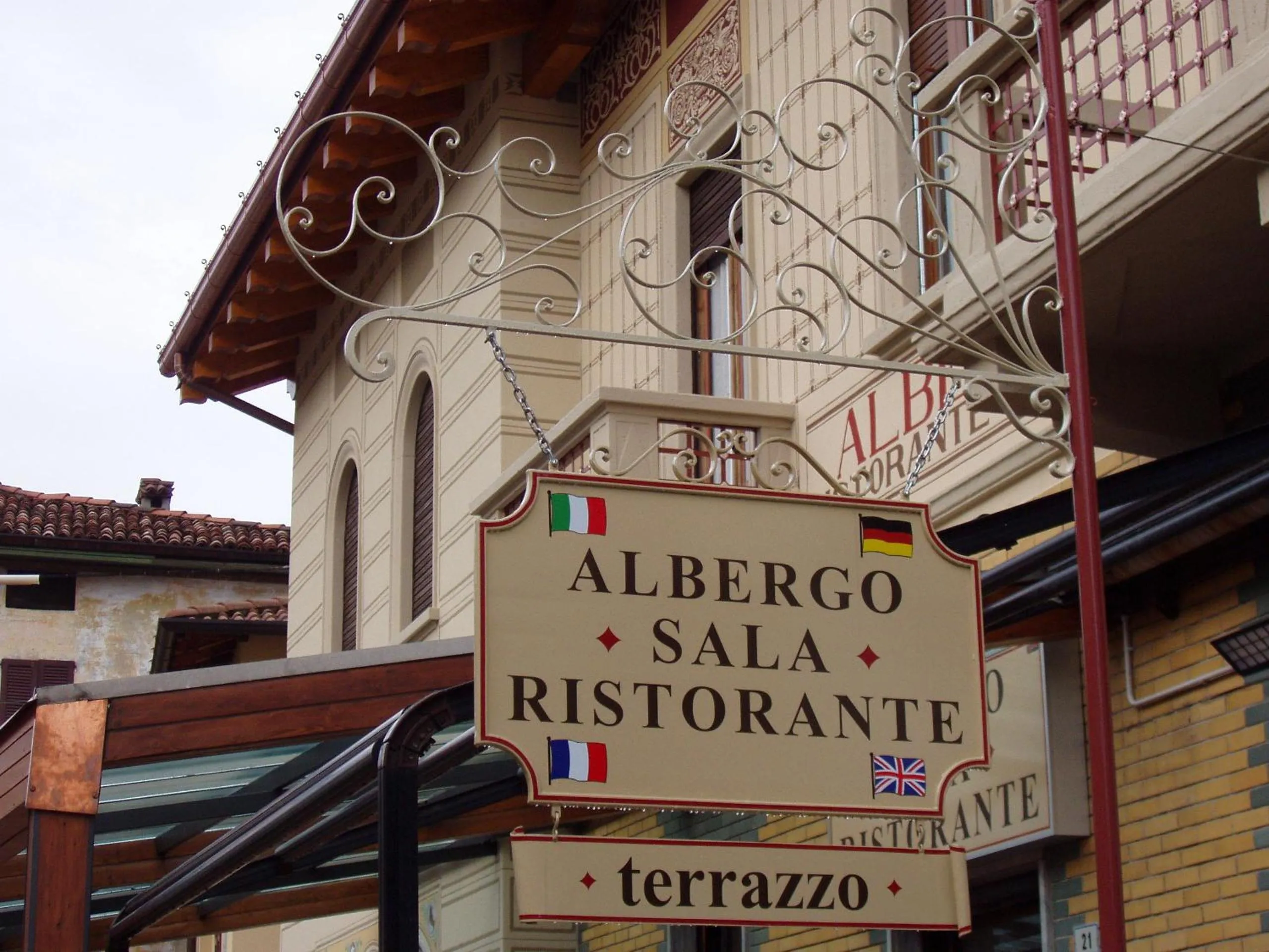 Facade/entrance in Albergo Sala