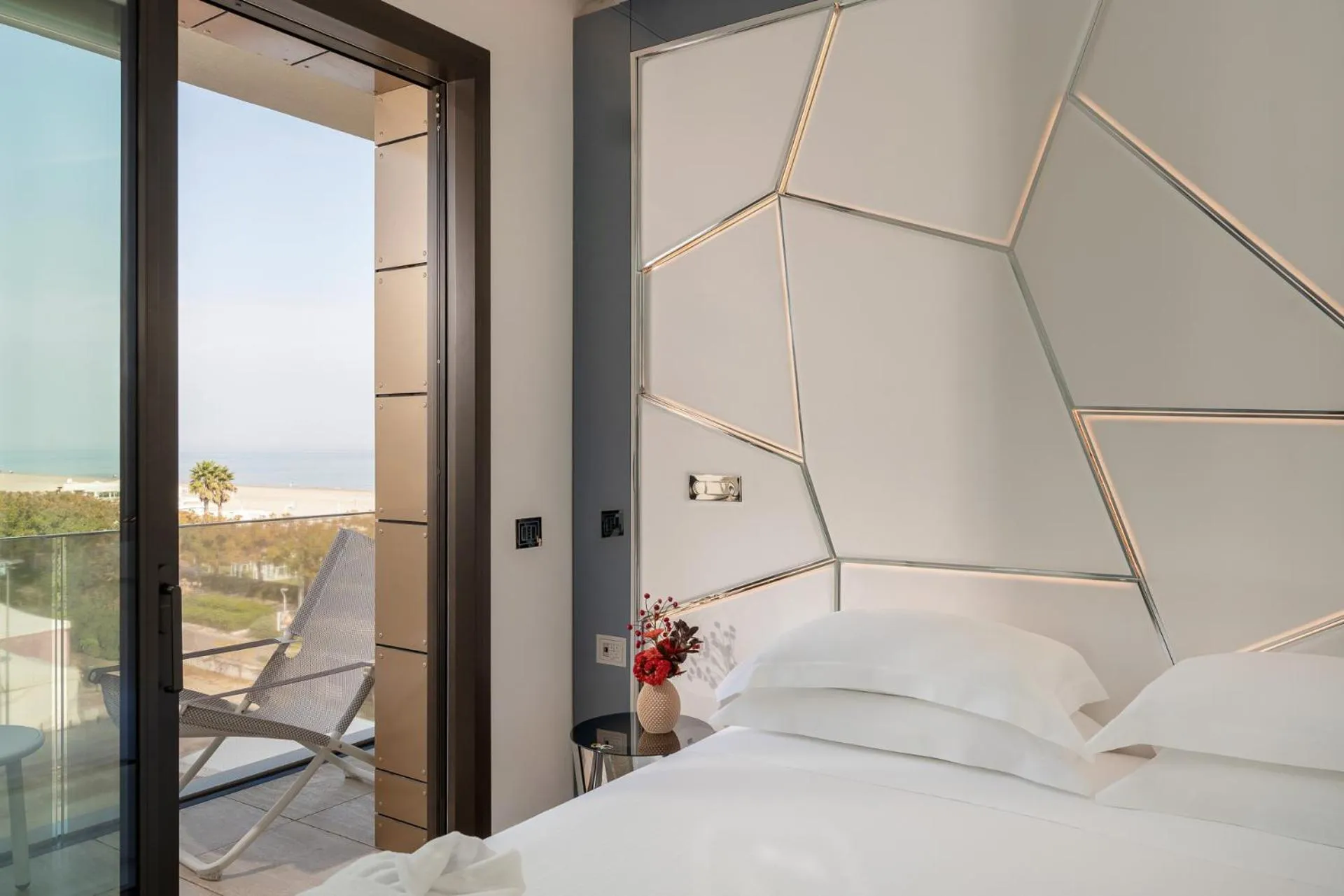 Sea view, Bed in The Promenade Luxury Wellness Hotel