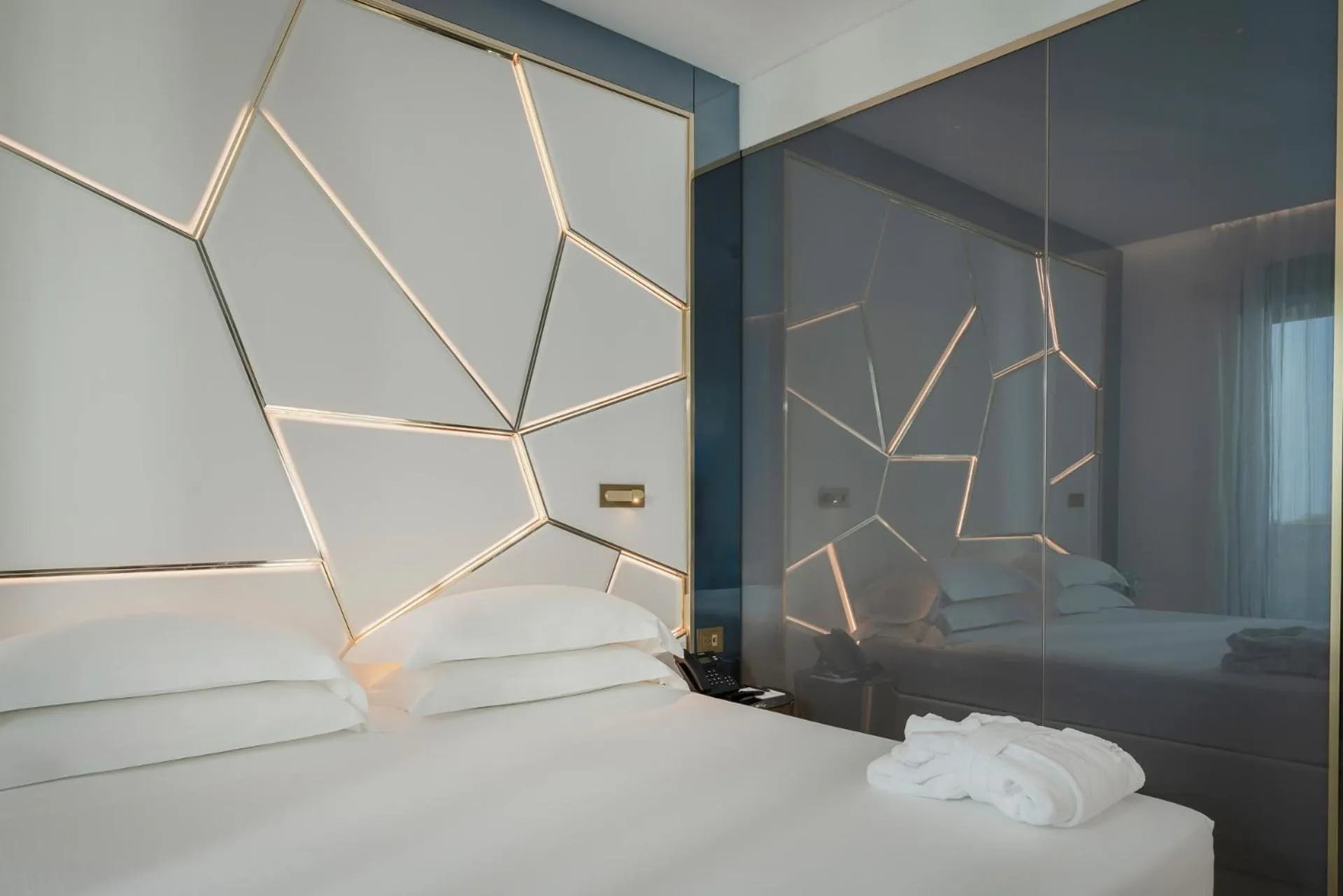 Bed in The Promenade Luxury Wellness Hotel