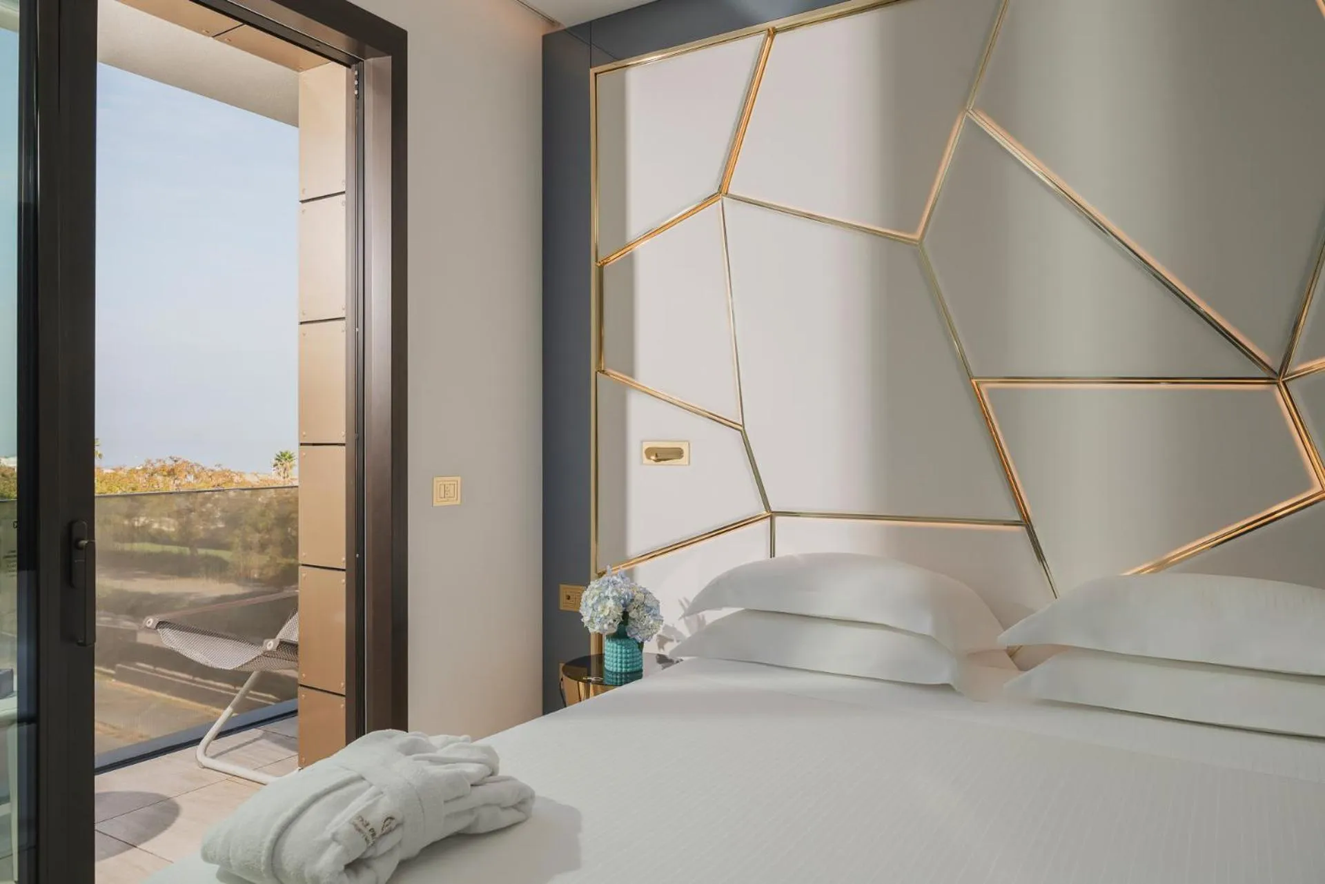 View (from property/room), Bed in The Promenade Luxury Wellness Hotel