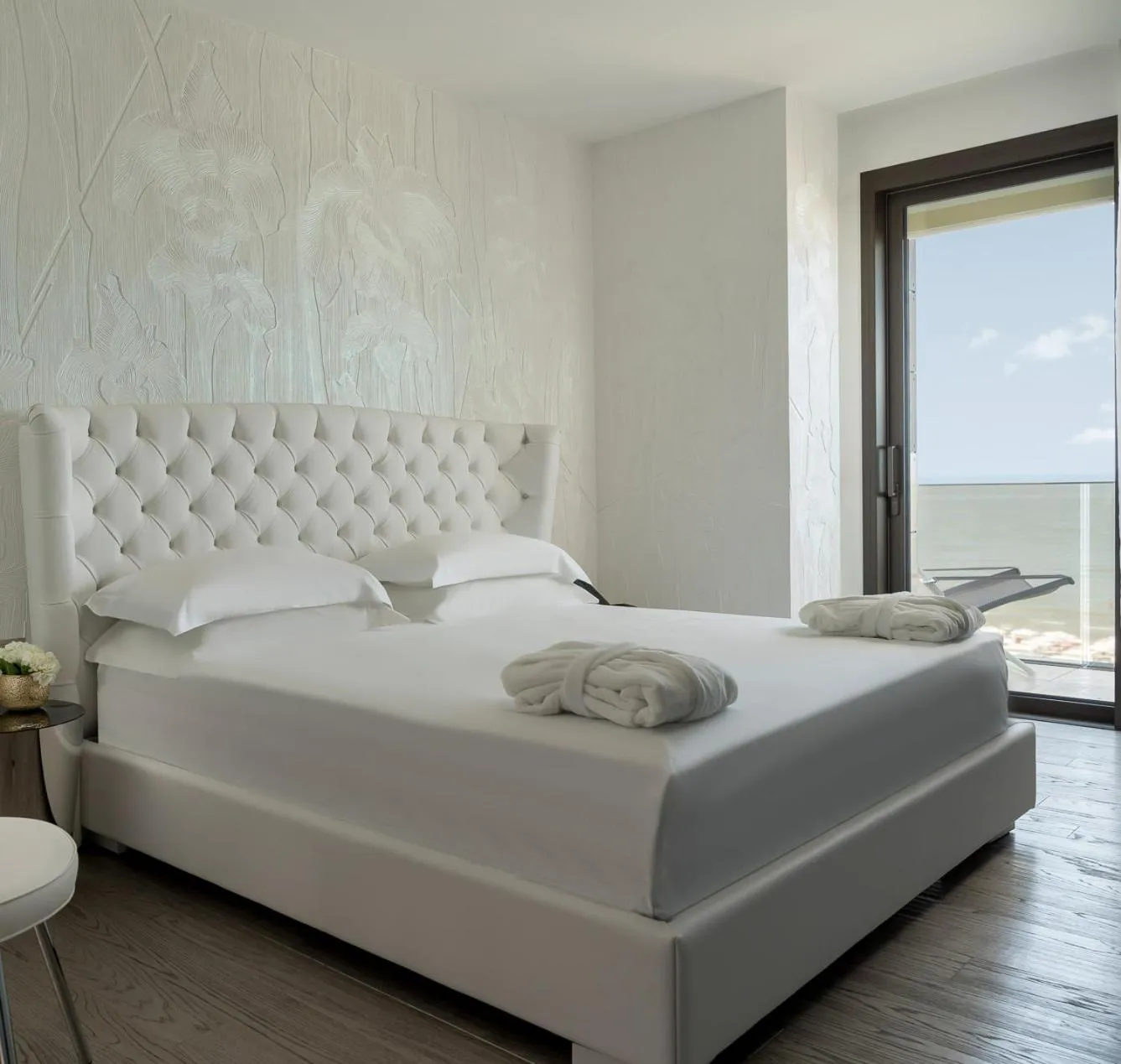 Bed in The Promenade Luxury Wellness Hotel