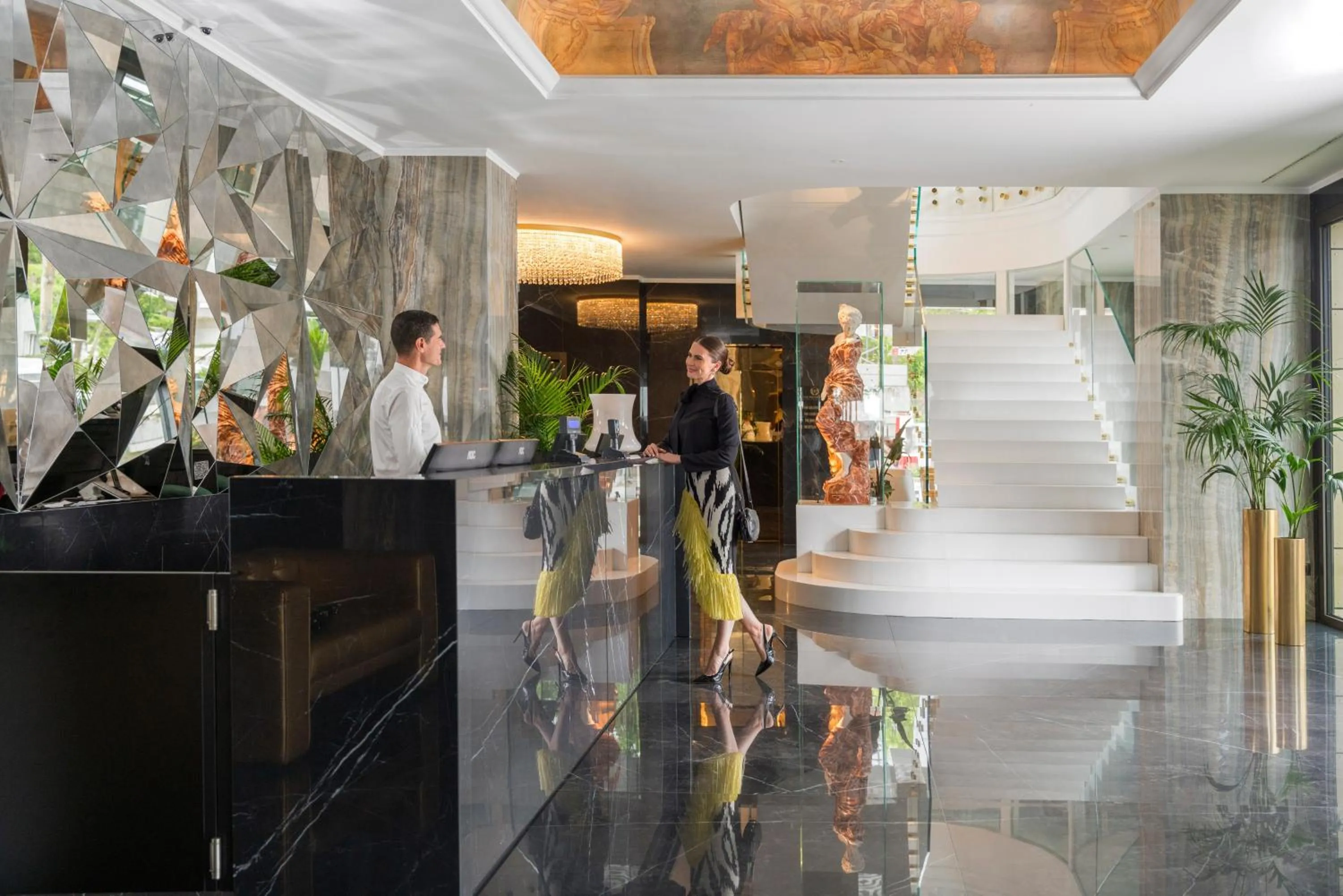Lobby or reception in The Promenade Luxury Wellness Hotel