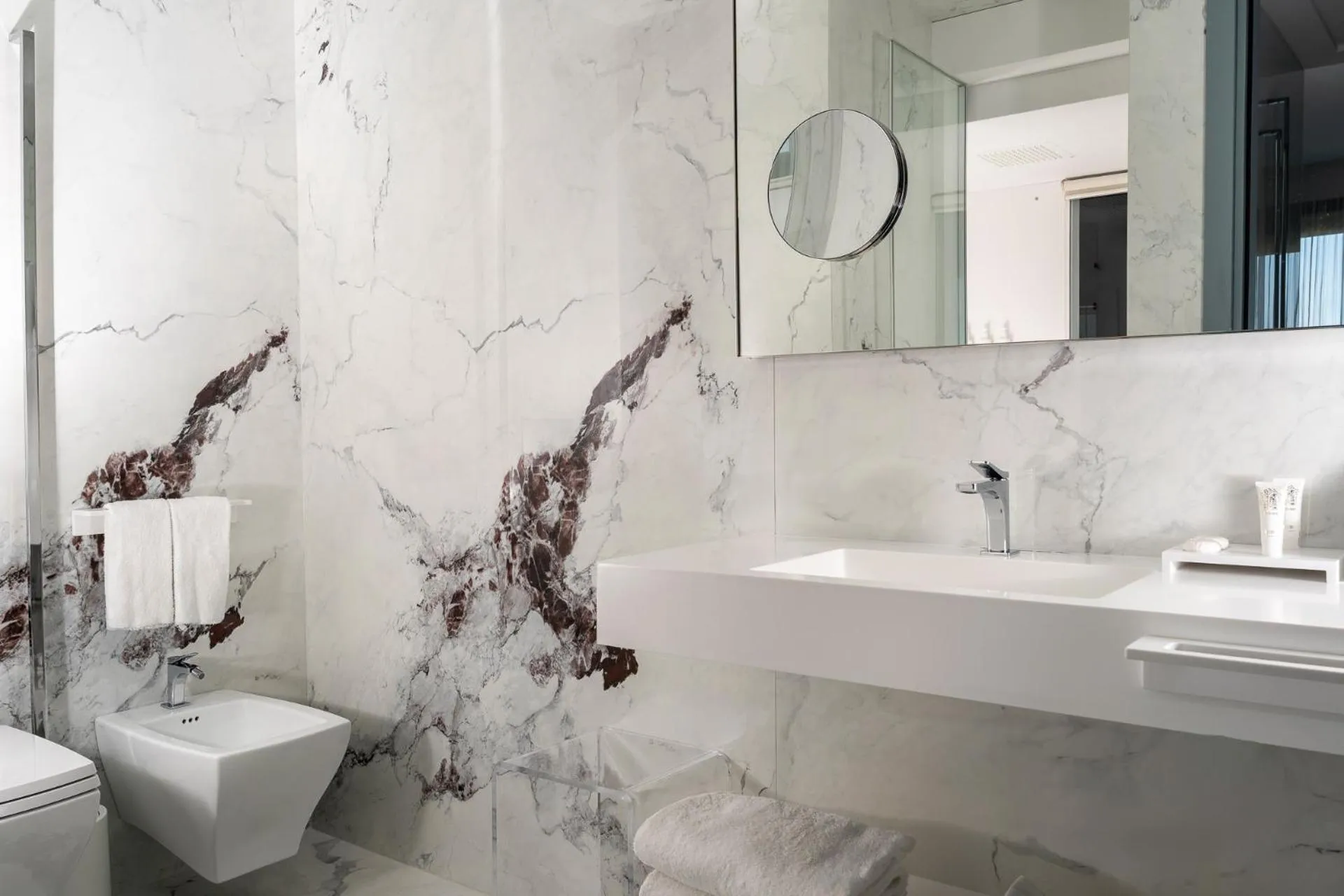 Bathroom in The Promenade Luxury Wellness Hotel