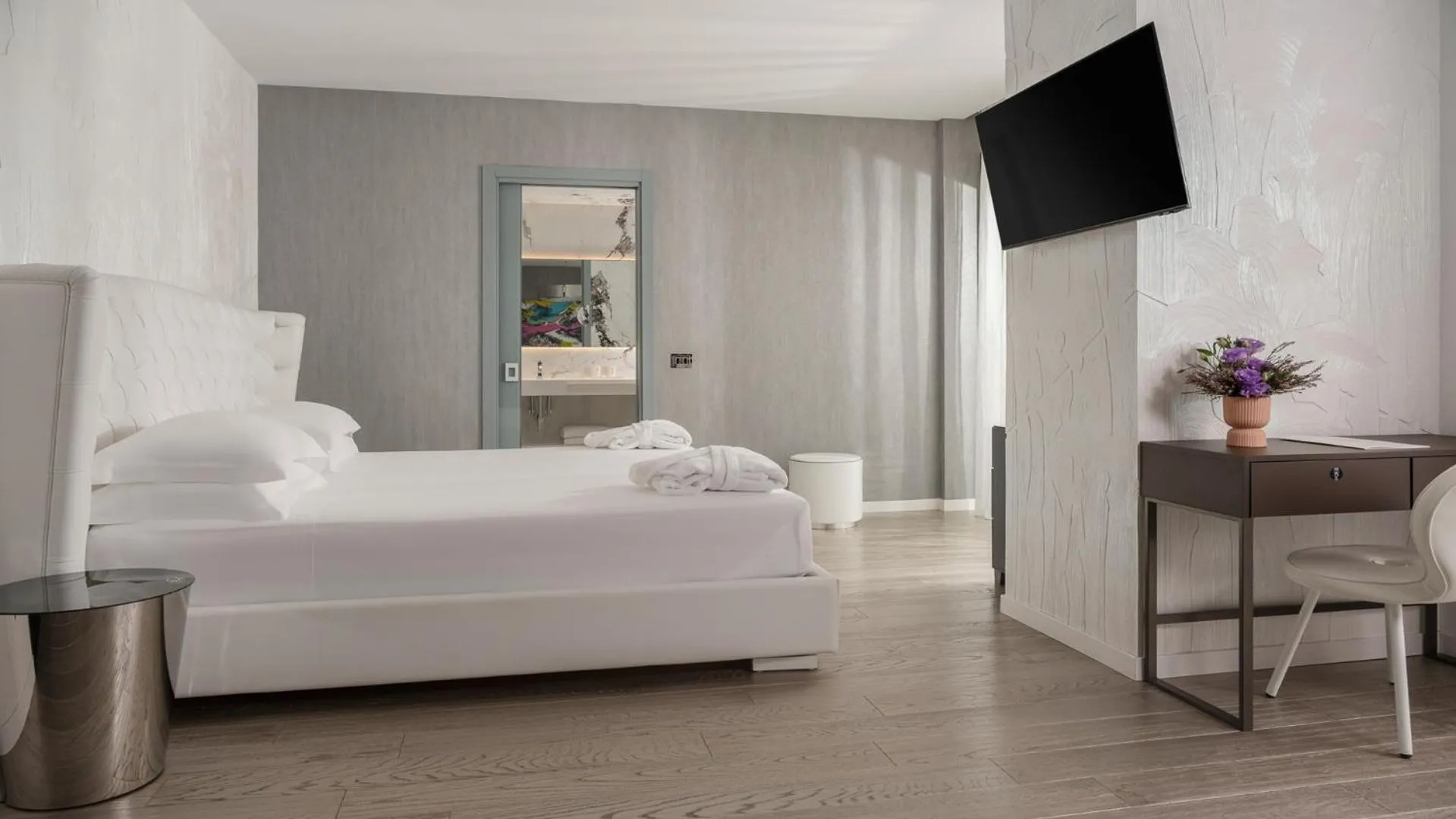 Bedroom, Bed in The Promenade Luxury Wellness Hotel