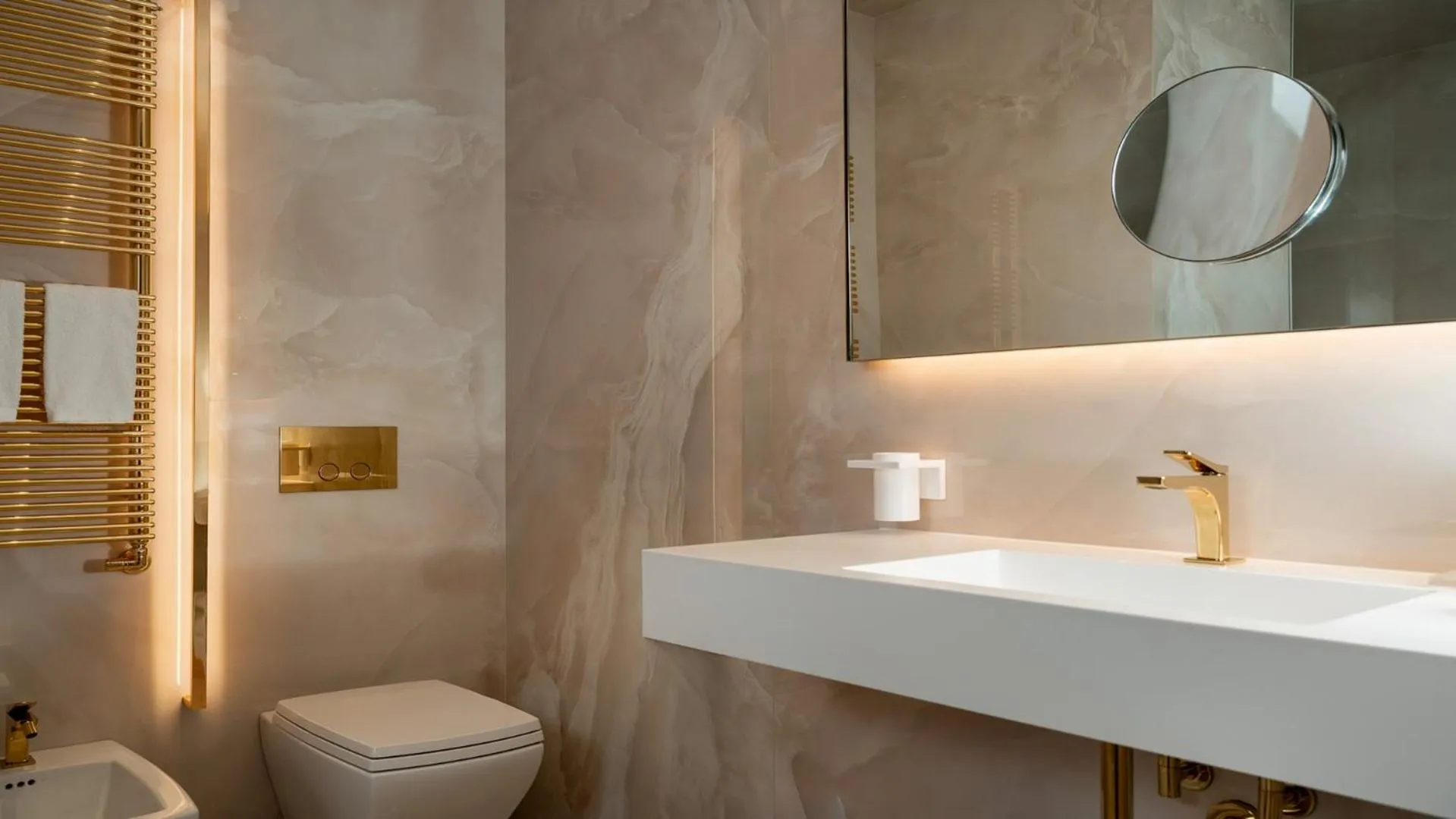 Bathroom in The Promenade Luxury Wellness Hotel