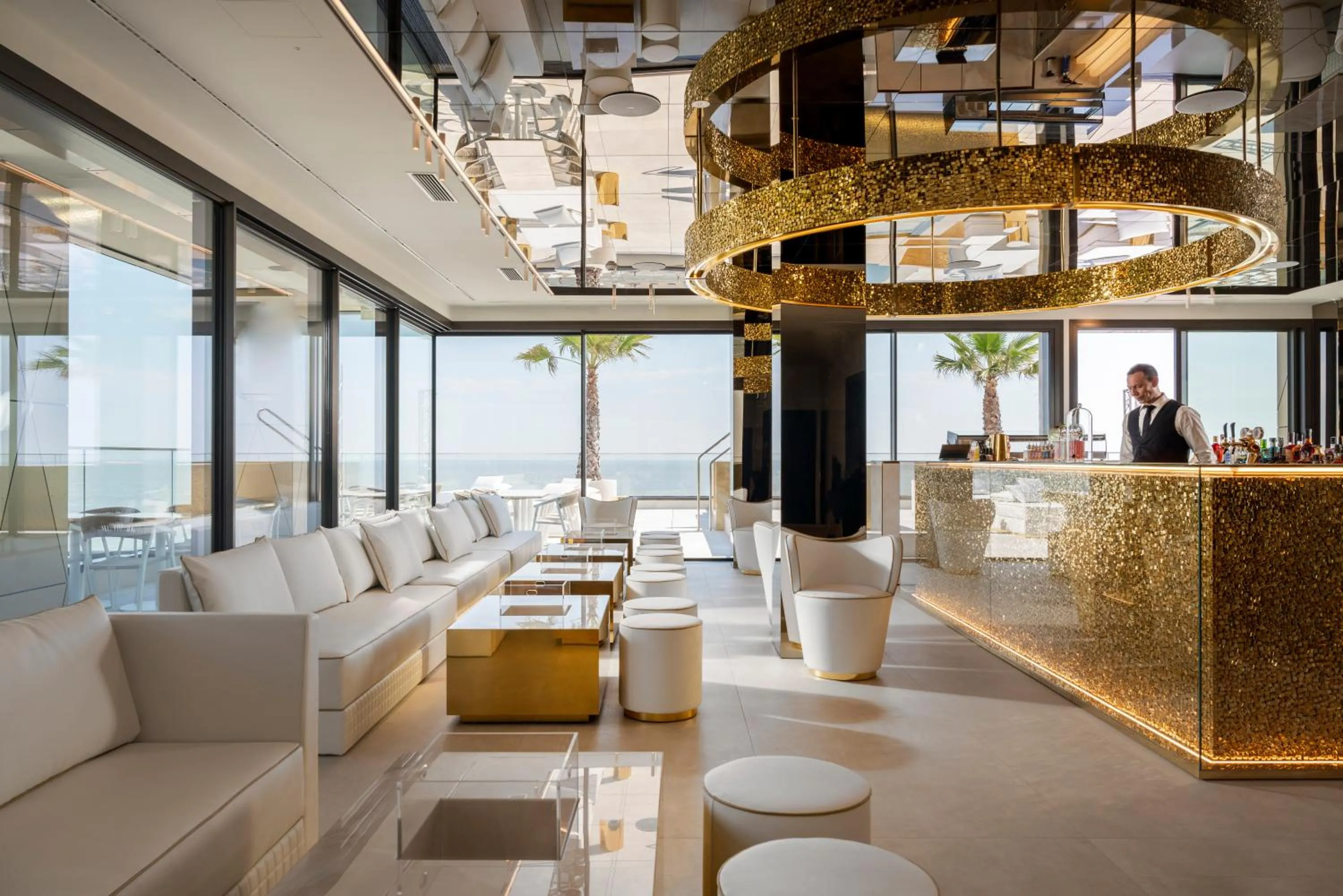 Lounge or bar in The Promenade Luxury Wellness Hotel