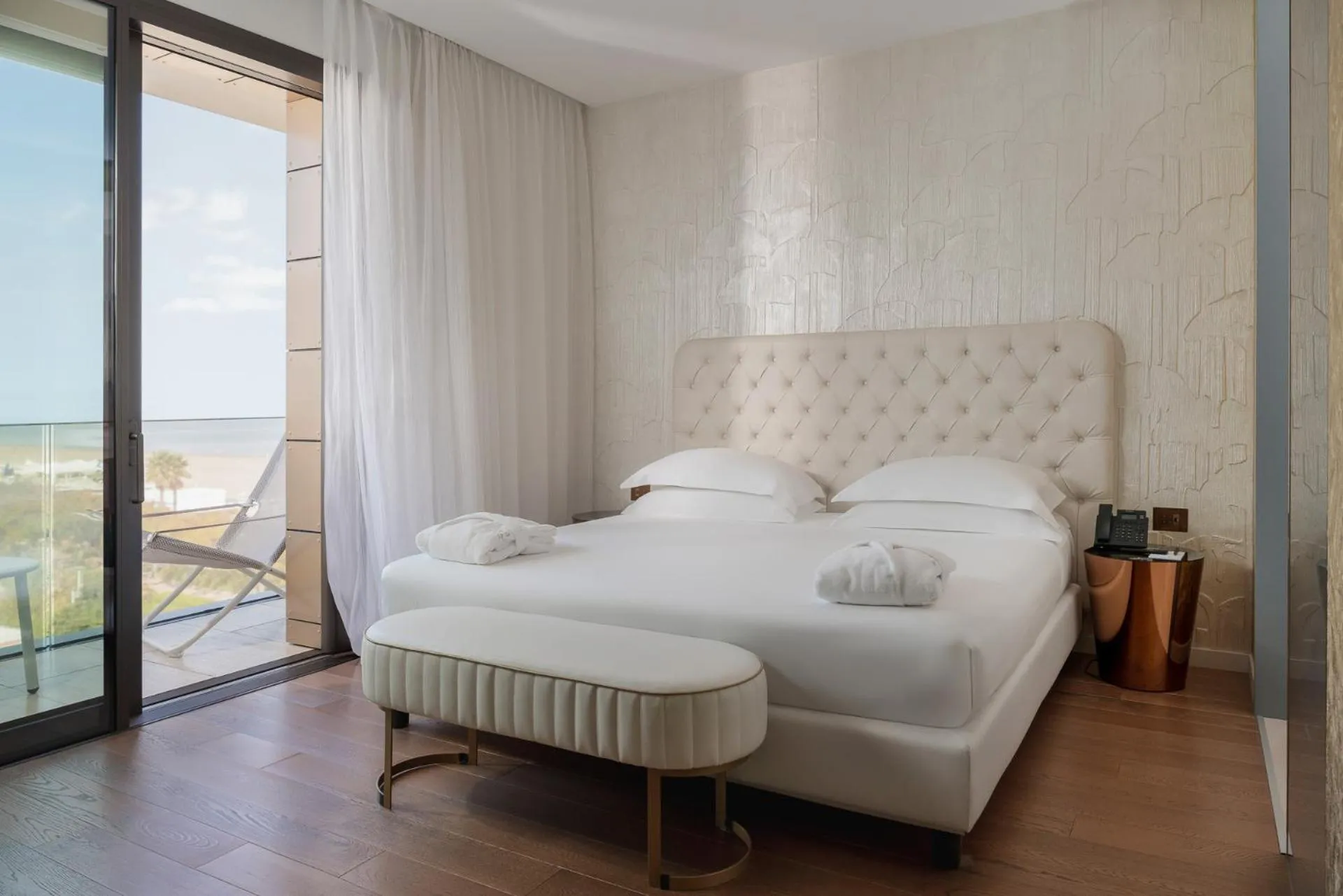 Bedroom, Bed in The Promenade Luxury Wellness Hotel