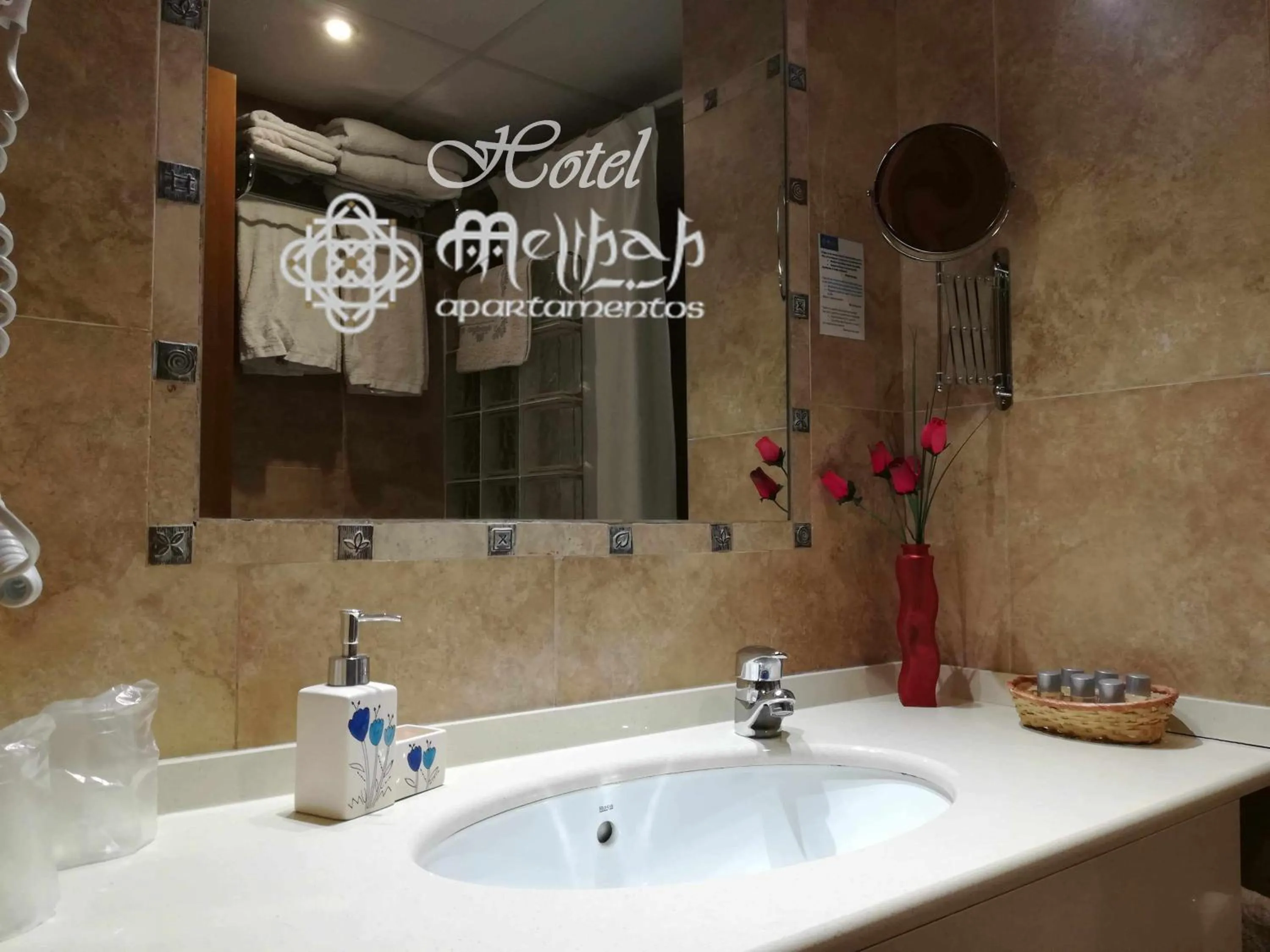 Bathroom in Hotel Apartamentos Melihah