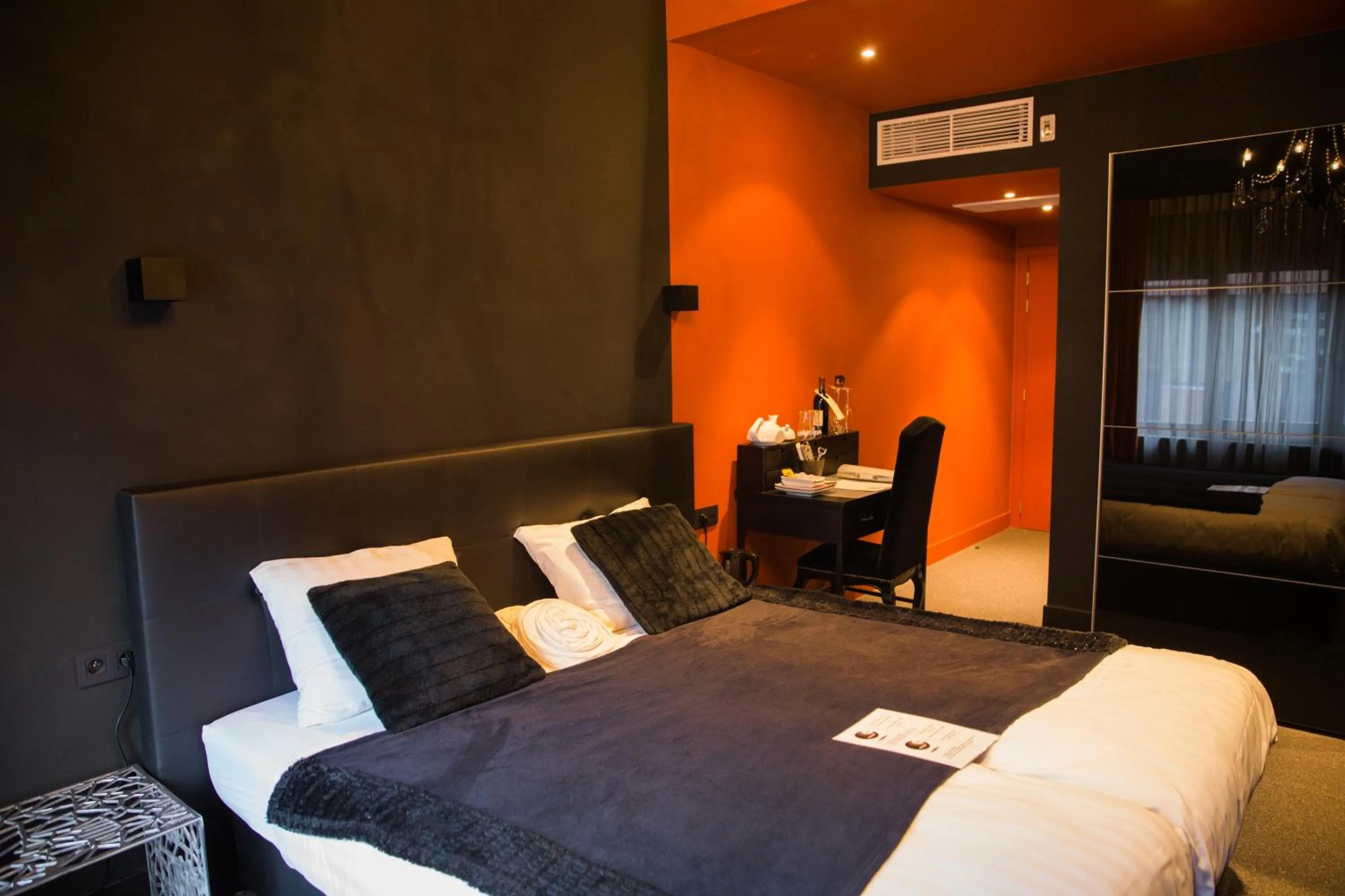 Photo of the whole room, Bed in Hotel Moon