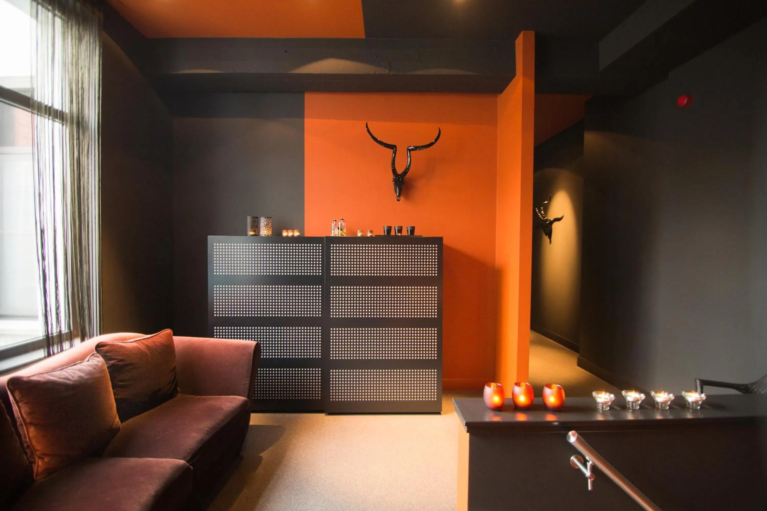 Communal lounge/ TV room in Hotel Moon