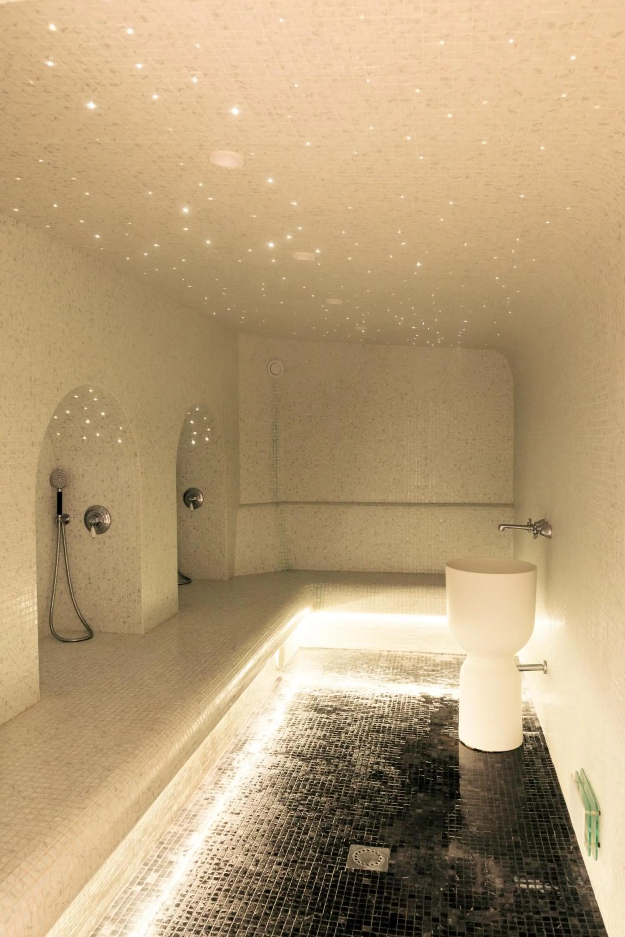 Steam room in Grand Hôtel De Cala Rossa & Spa Nucca