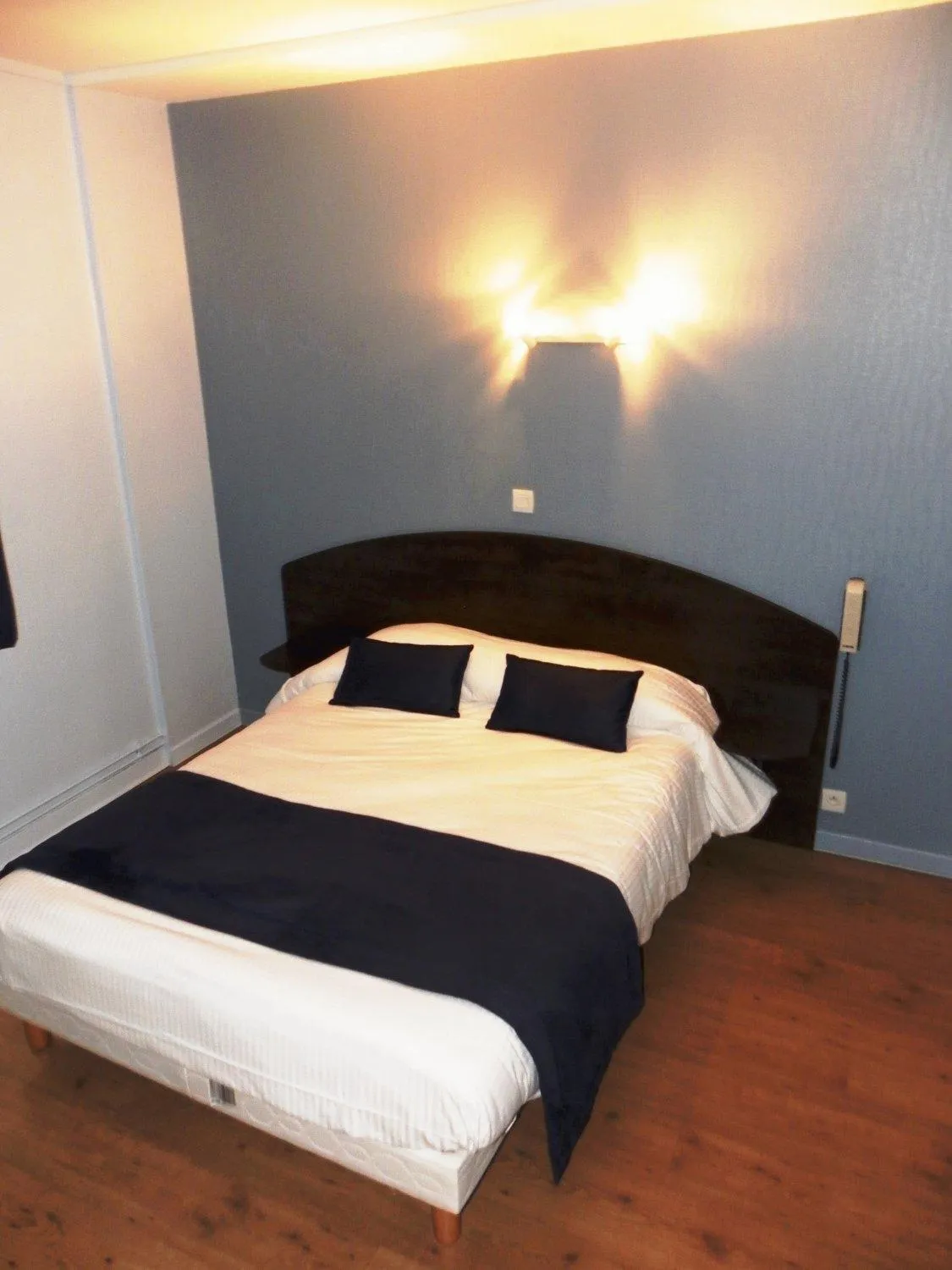 Photo of the whole room, Bed in Hôtel Du Port