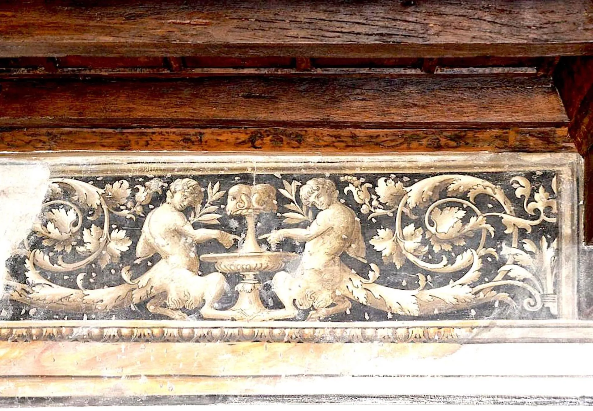 Decorative detail in Casa del Pittore
