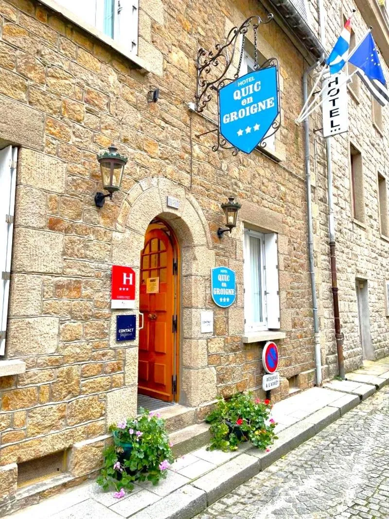 Facade/entrance in Hôtel Quic en Groigne