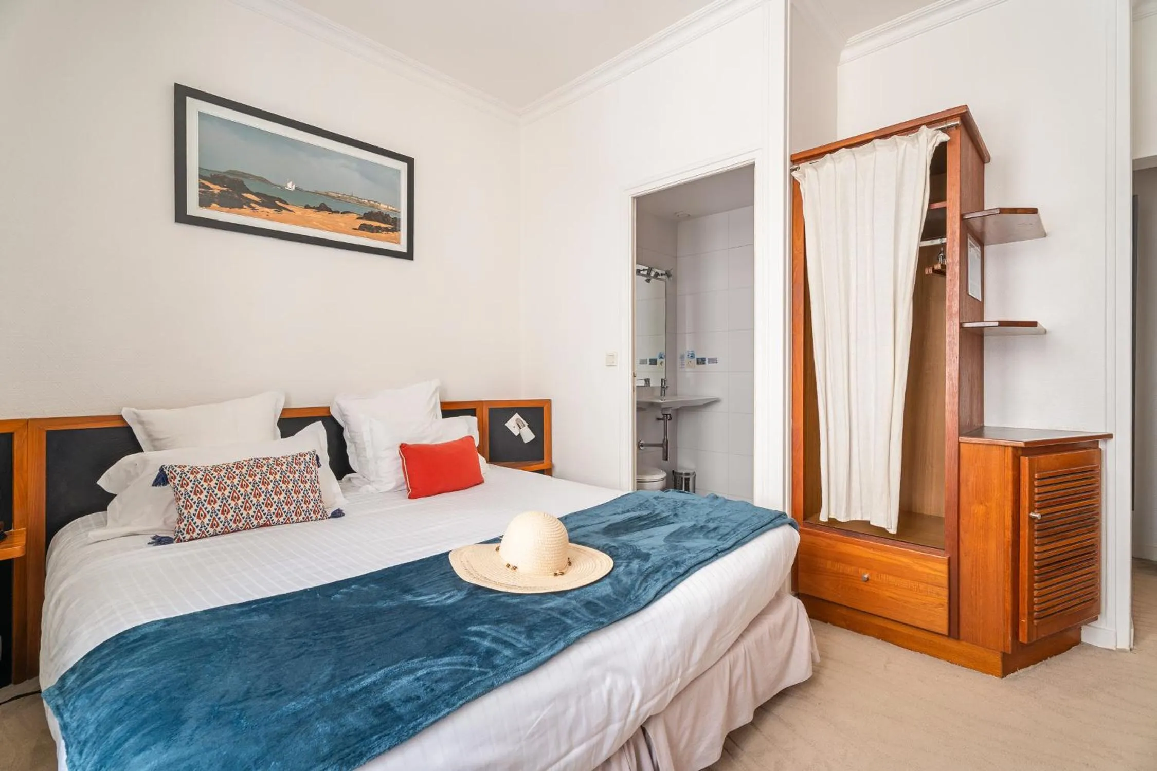 Bed in Hôtel Quic en Groigne