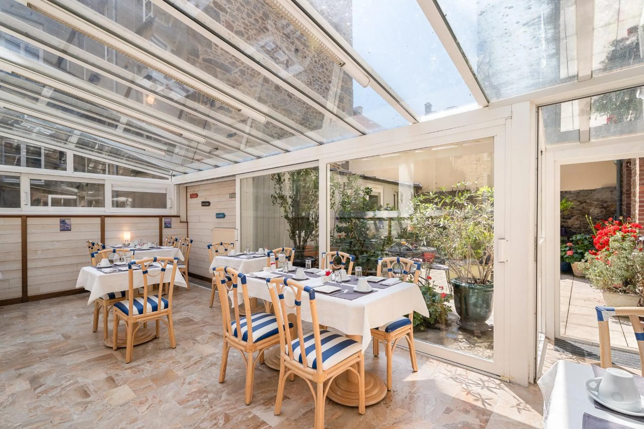 Patio in Hôtel Quic en Groigne