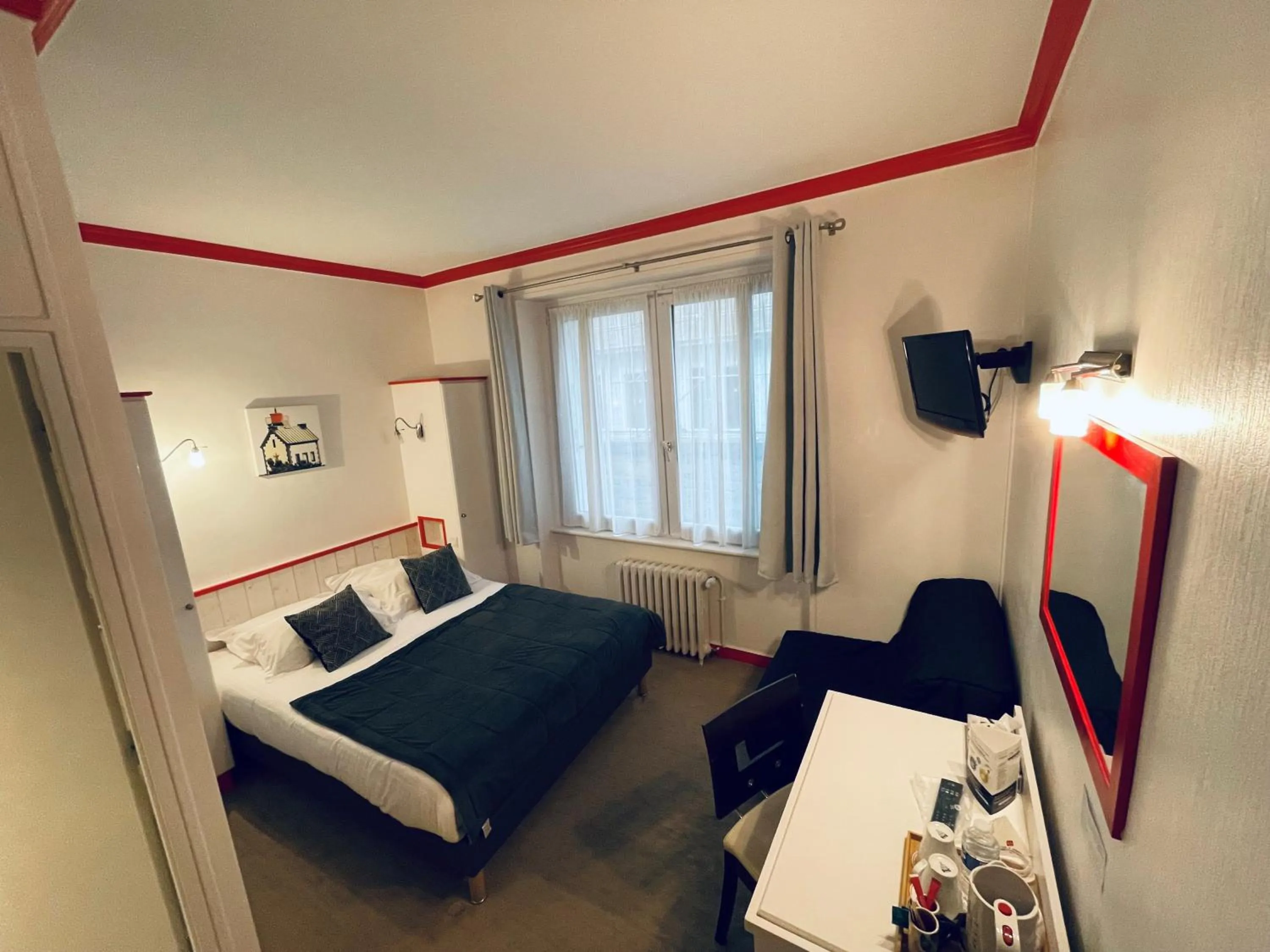 Photo of the whole room, Bed in Hôtel Quic en Groigne