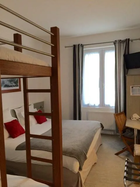 Photo of the whole room, Bed in Hôtel Quic en Groigne